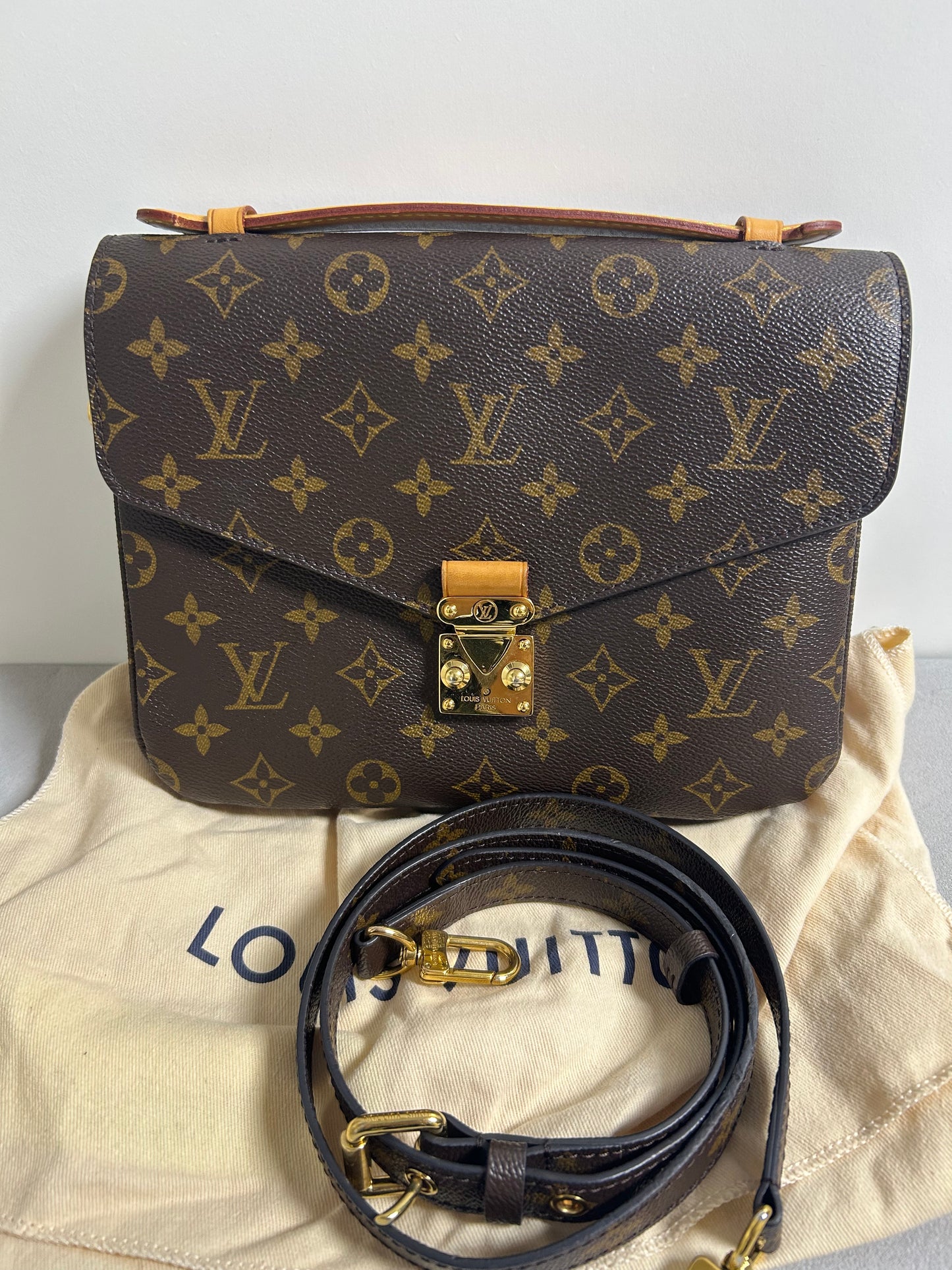 Louis Vuitton monogram pochette Metis
