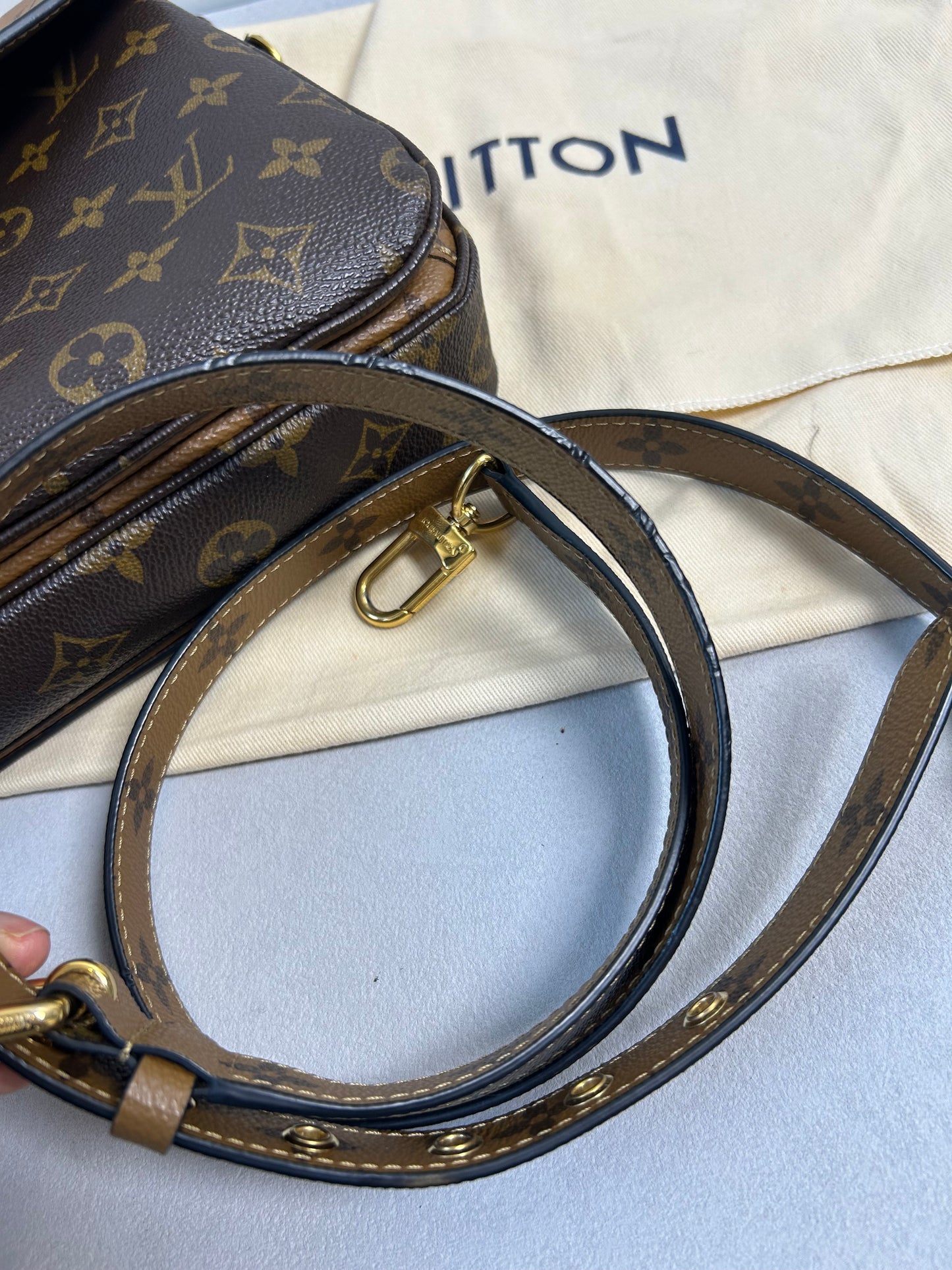 Louis Vuitton reverse monogram pochette Metis