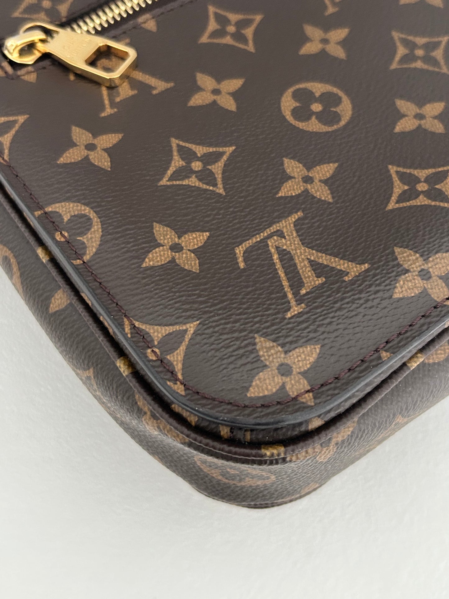 Louis Vuittion Pochette Metis Monogram
