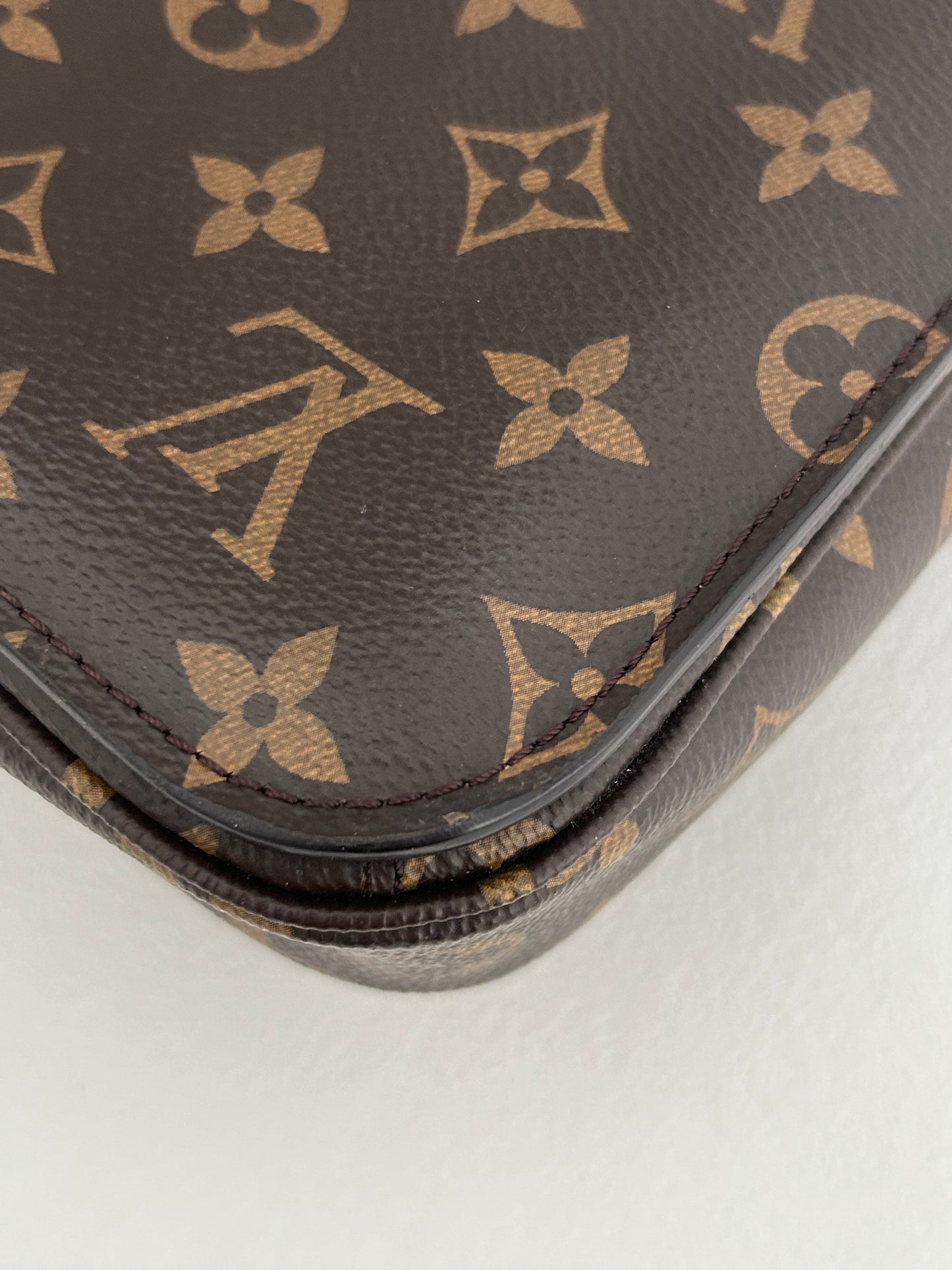 Louis Vuittion Pochette Metis Monogram