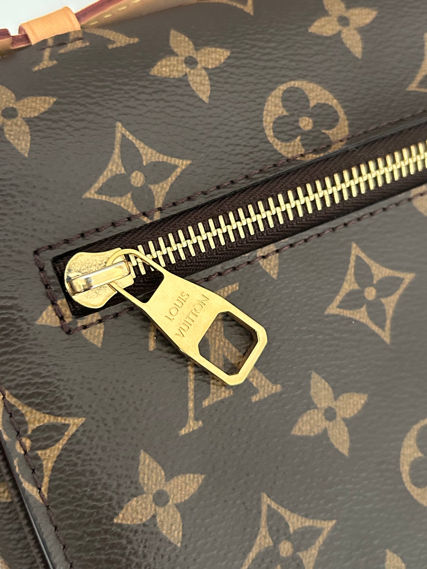 Louis Vuittion Pochette Metis Monogram