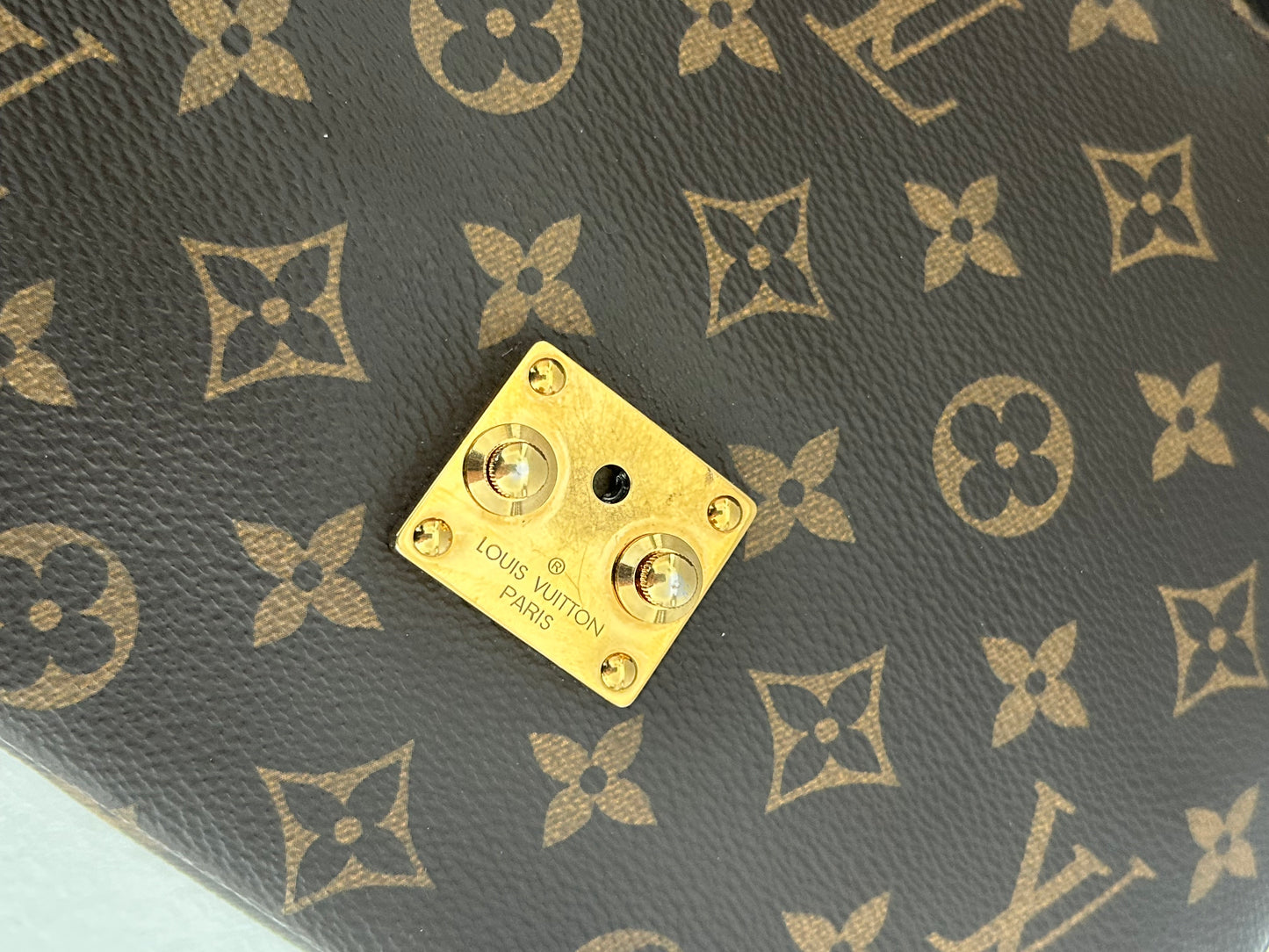 Louis Vuittion Pochette Metis Monogram