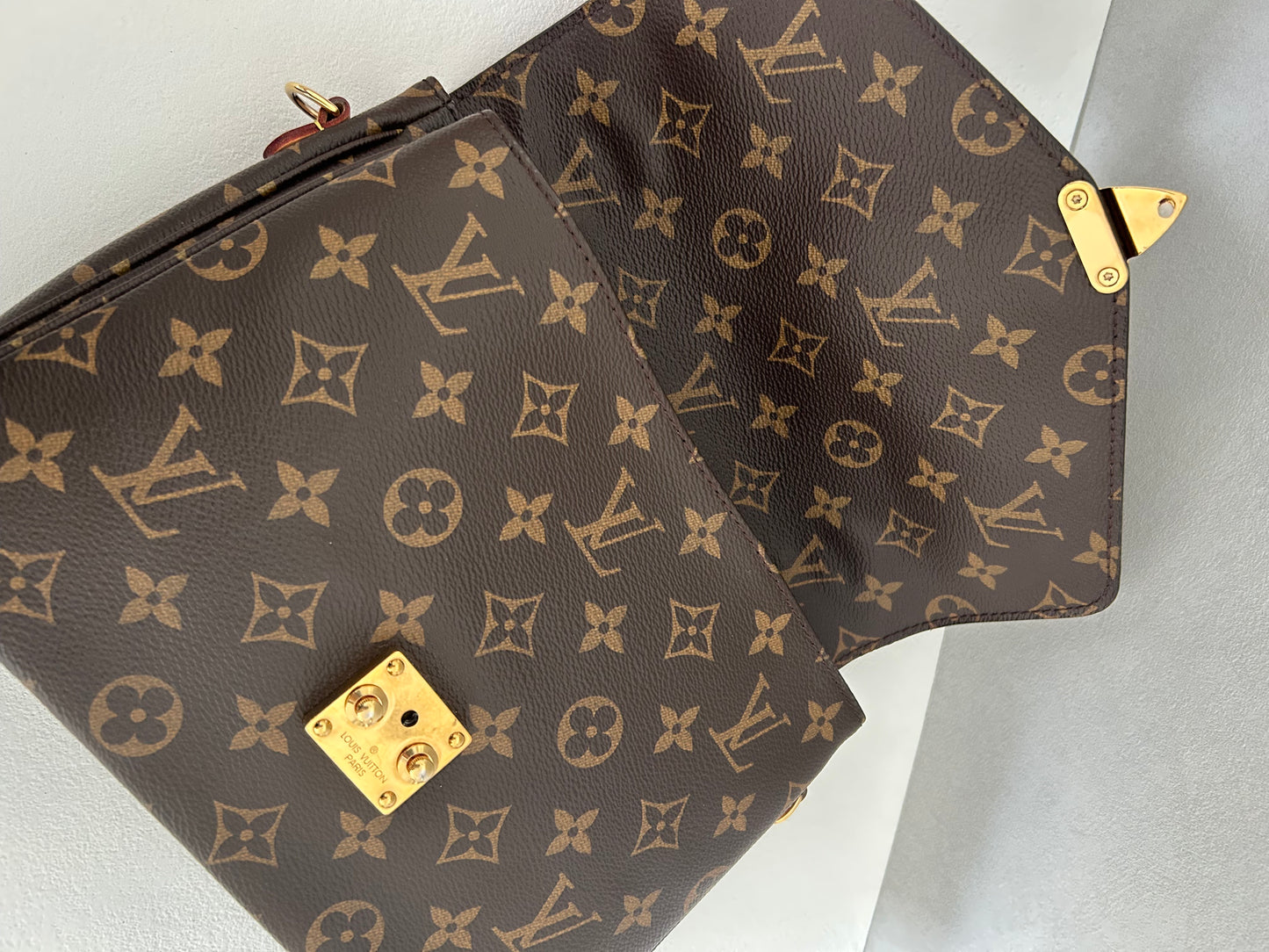Louis Vuittion Pochette Metis Monogram