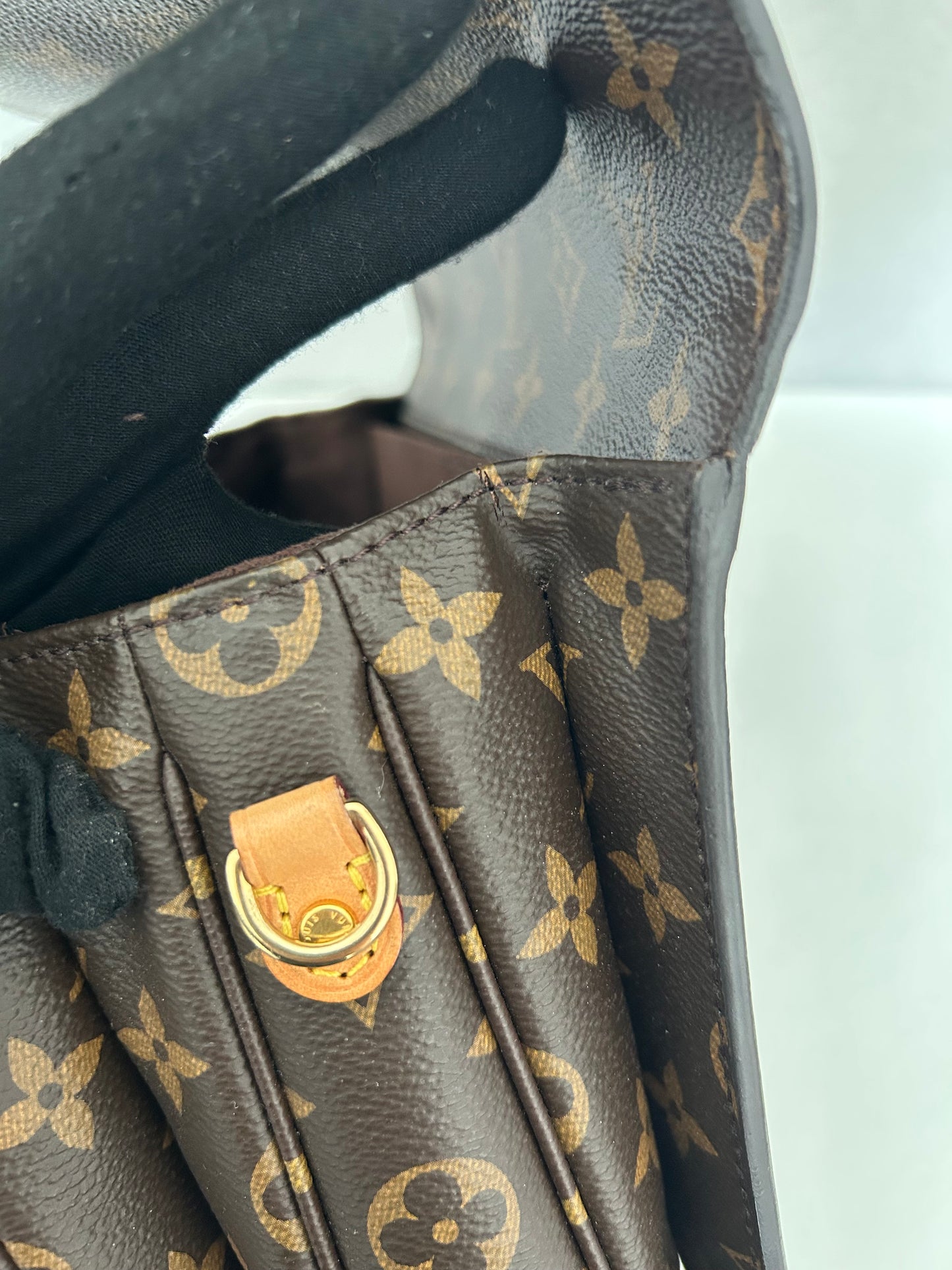 Louis Vuittion Pochette Metis Monogram
