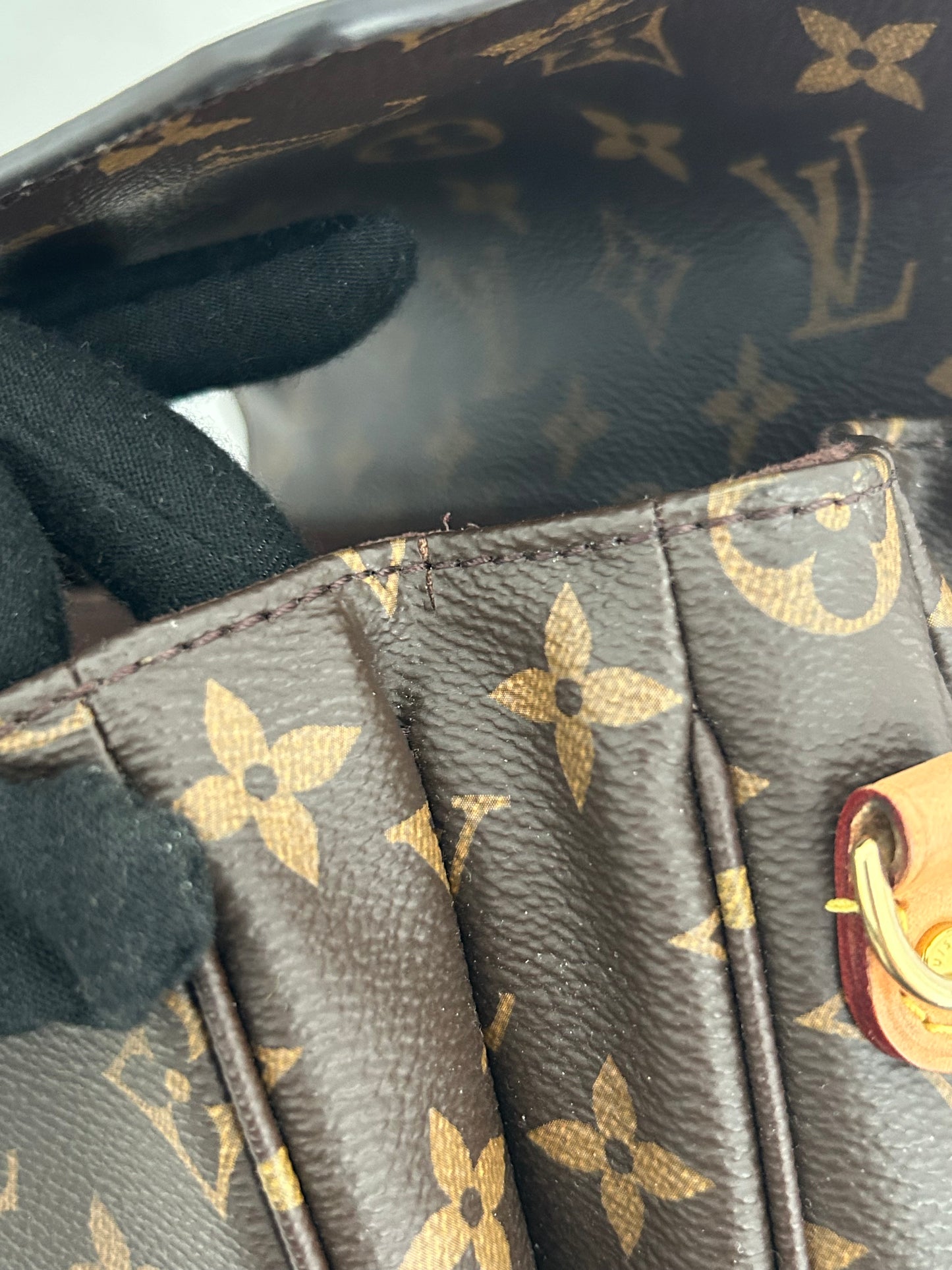 Louis Vuittion Pochette Metis Monogram