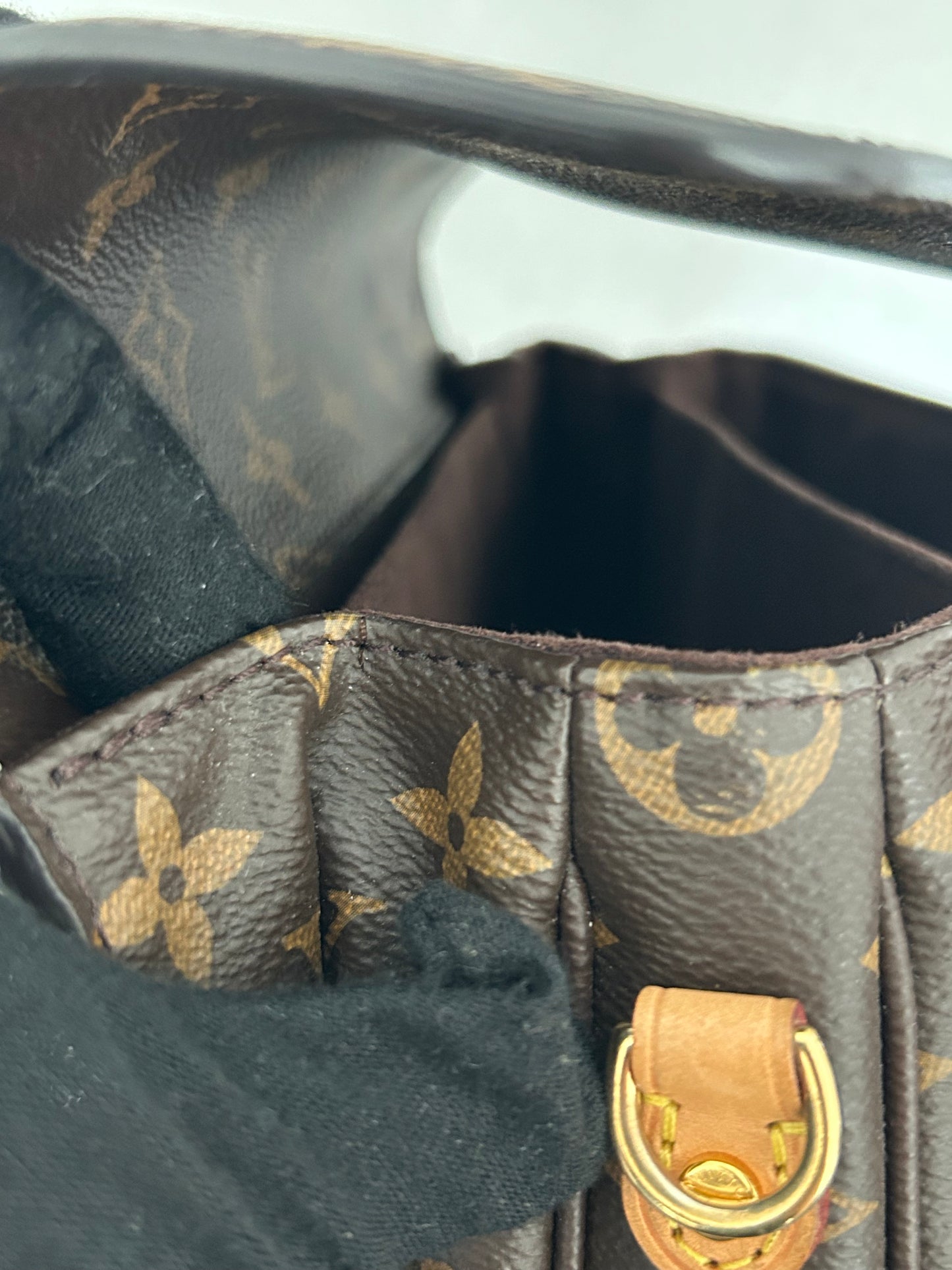 Louis Vuittion Pochette Metis Monogram