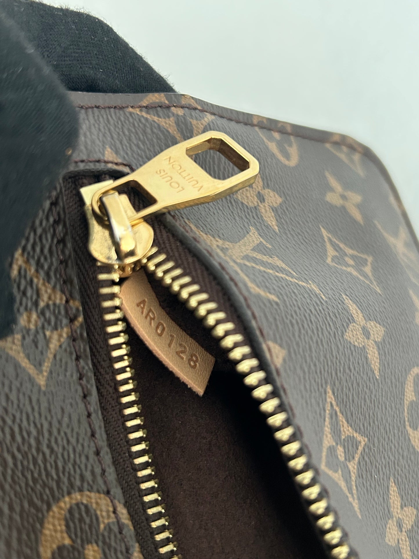 Louis Vuittion Pochette Metis Monogram