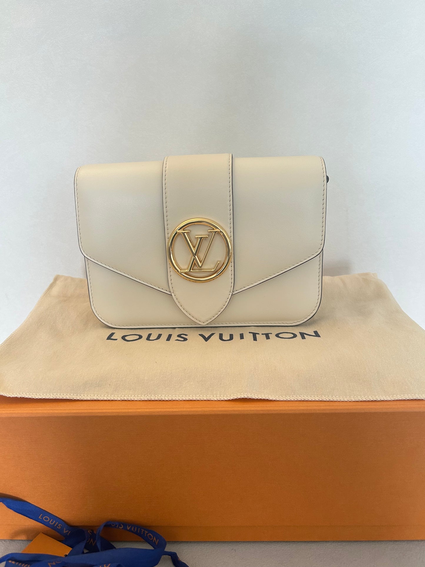Louis Vuitton pont 9 white