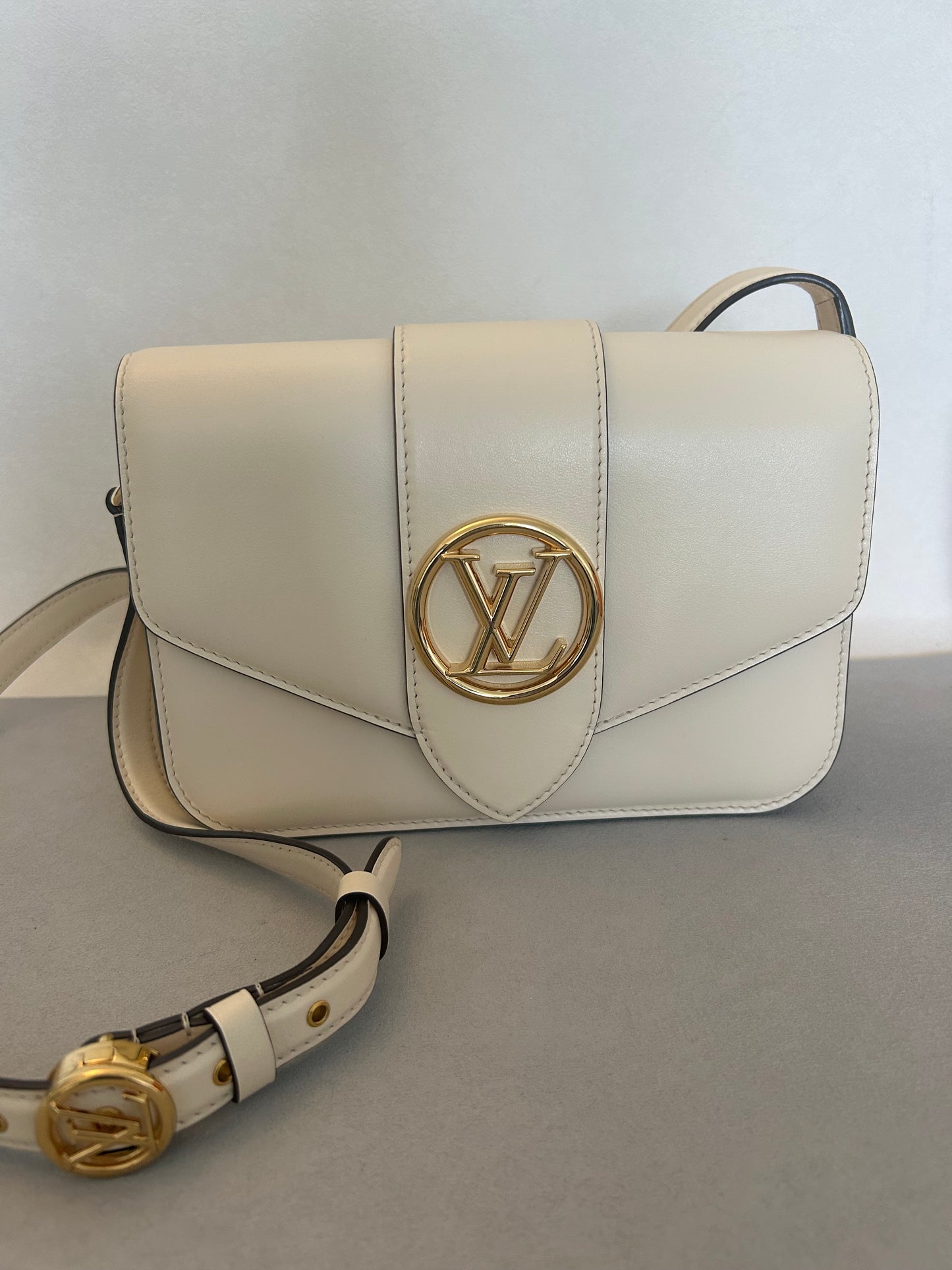 Louis Vuitton pont 9 white