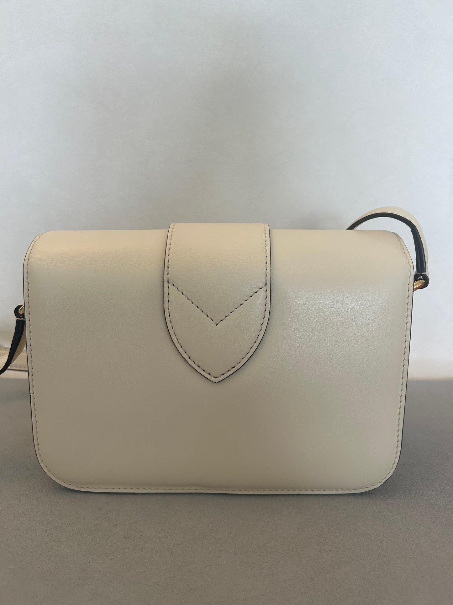 Louis Vuitton pont 9 white
