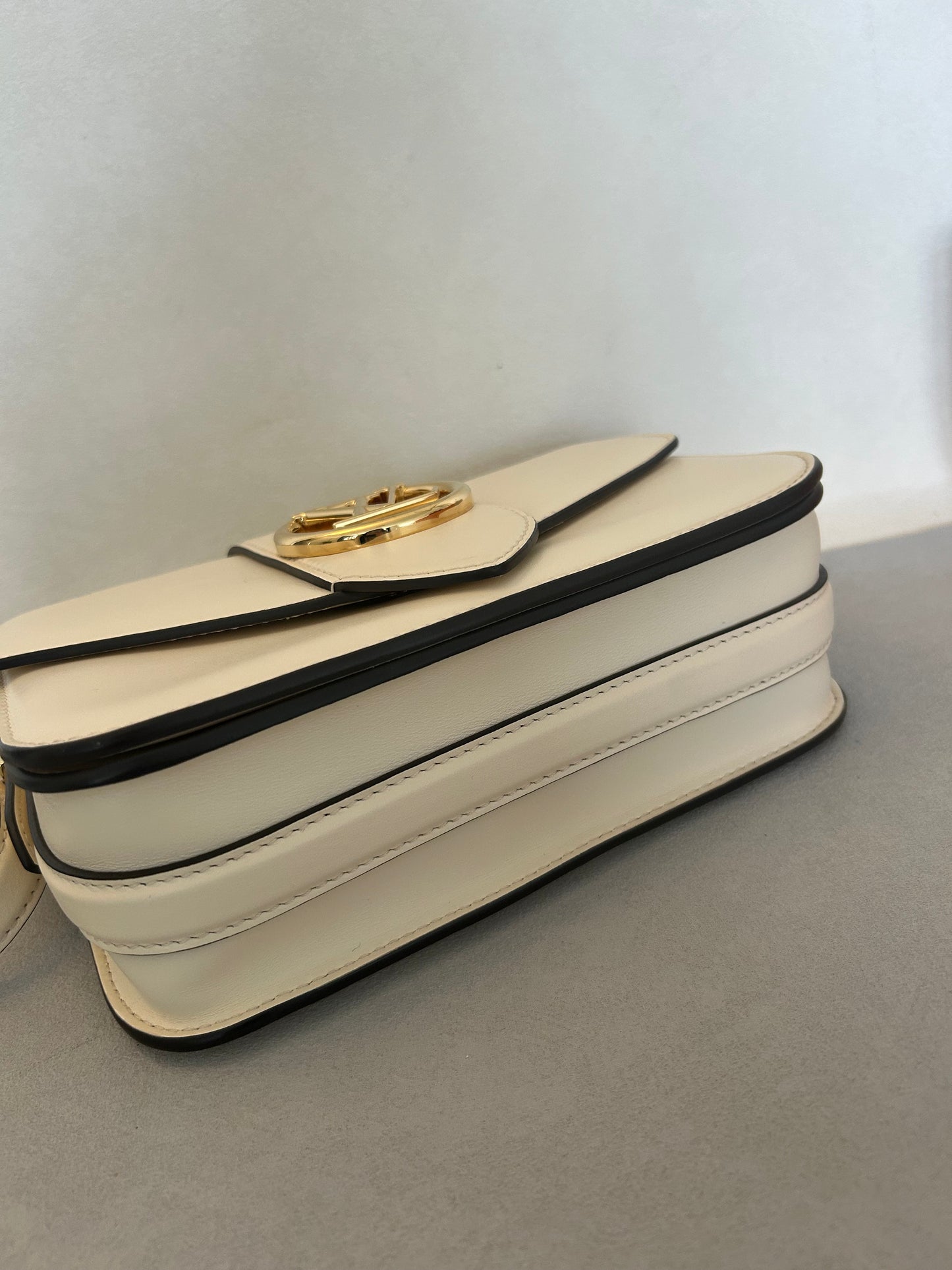 Louis Vuitton pont 9 white