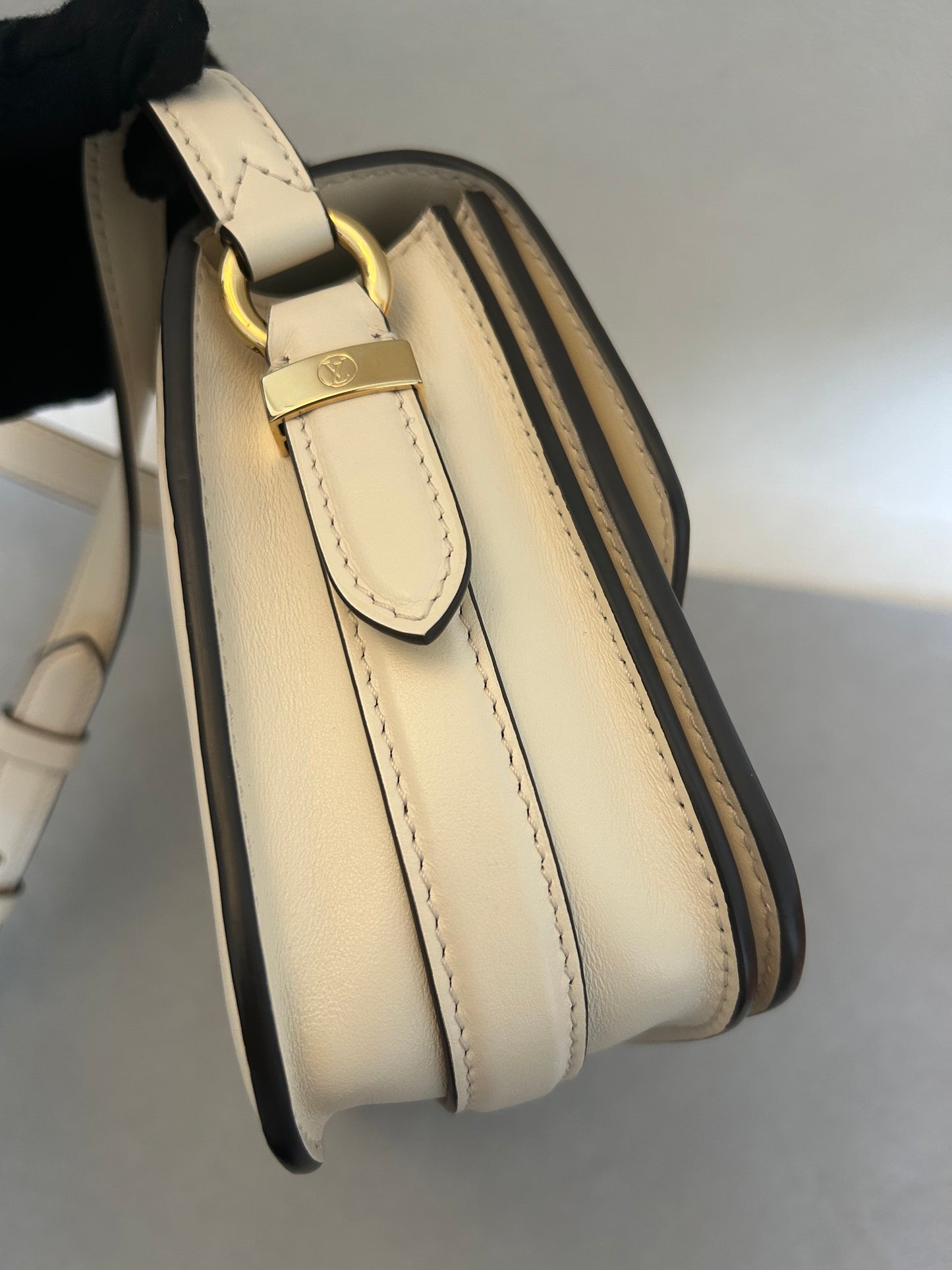 Louis Vuitton pont 9 white