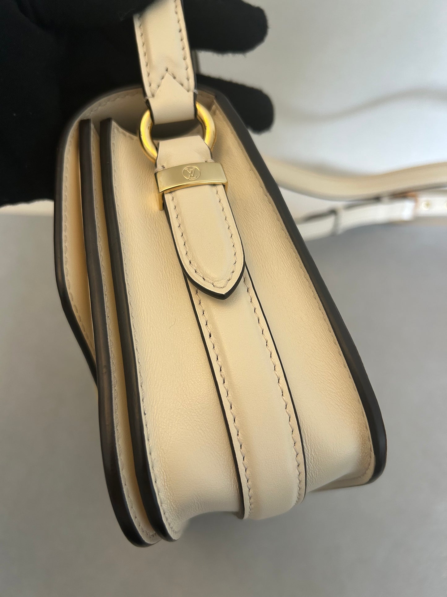 Louis Vuitton pont 9 white
