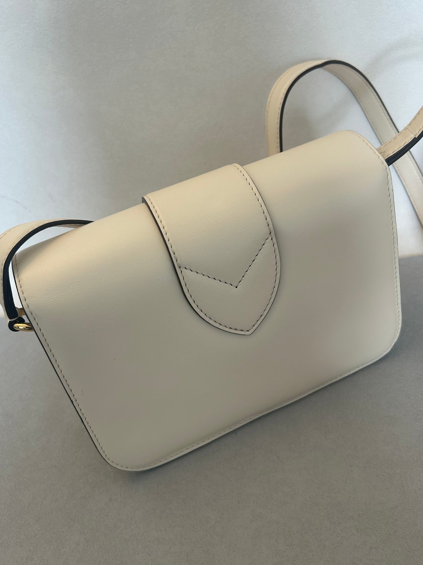 Louis Vuitton pont 9 white