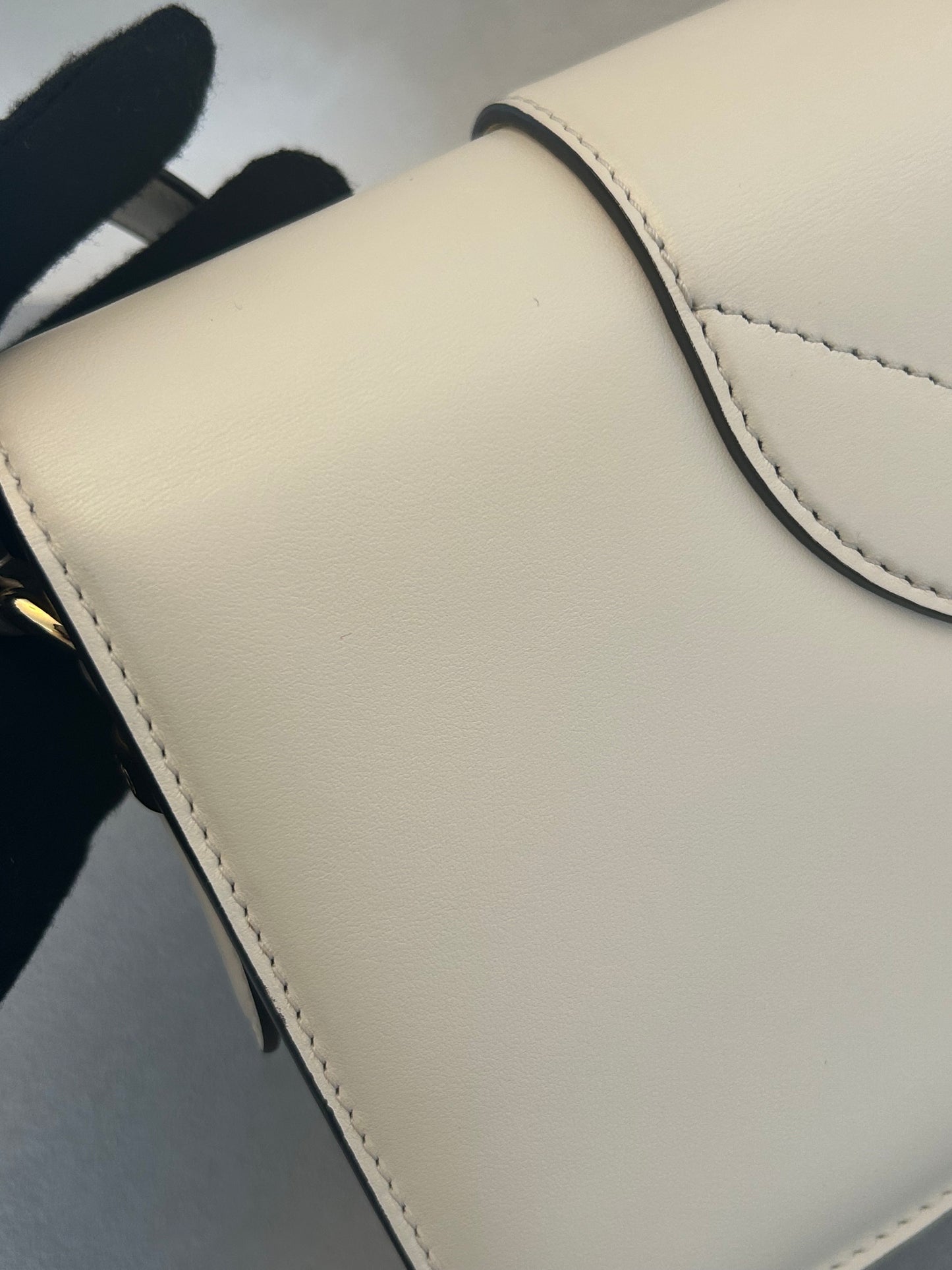 Louis Vuitton pont 9 white