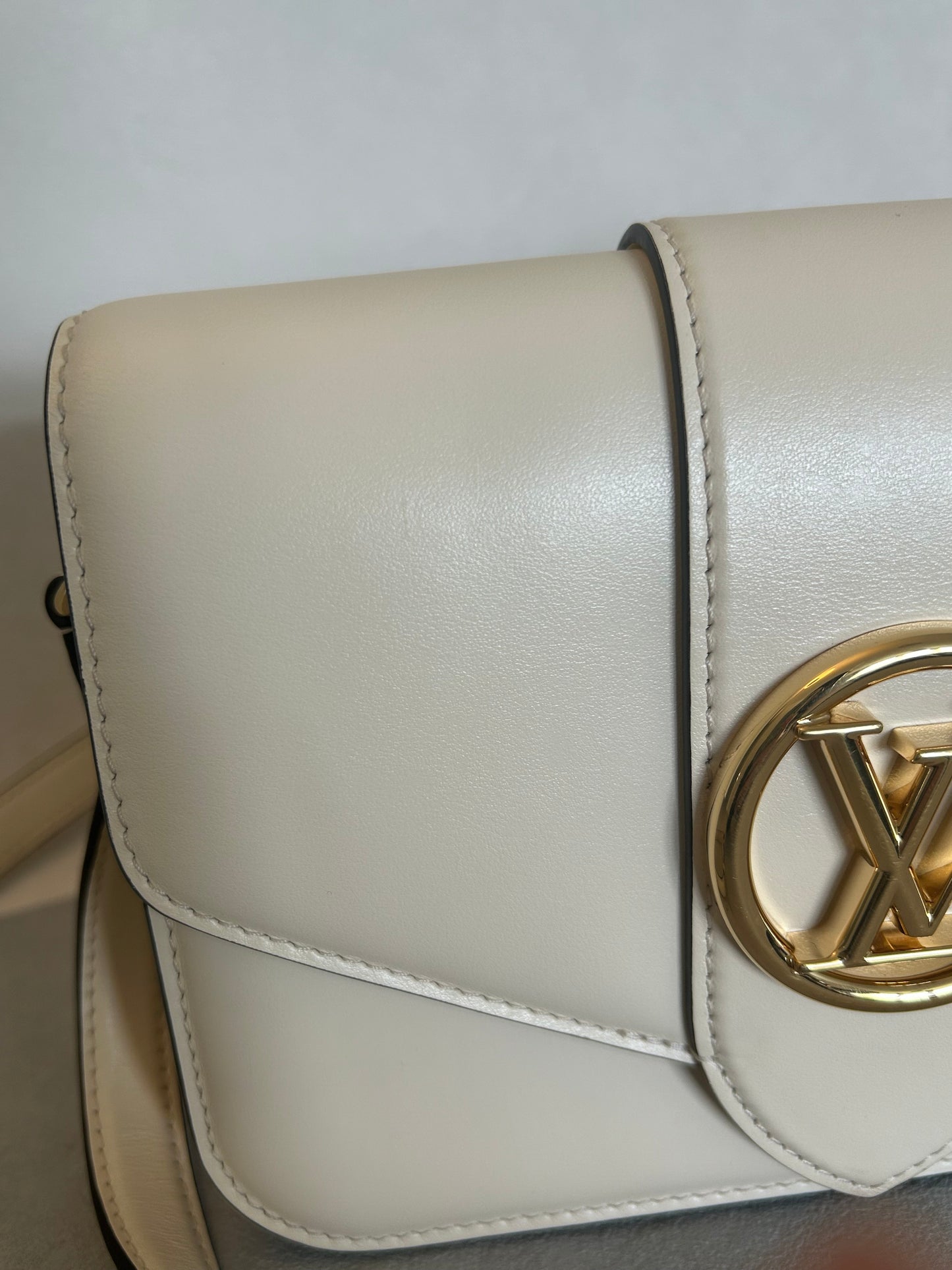 Louis Vuitton pont 9 white