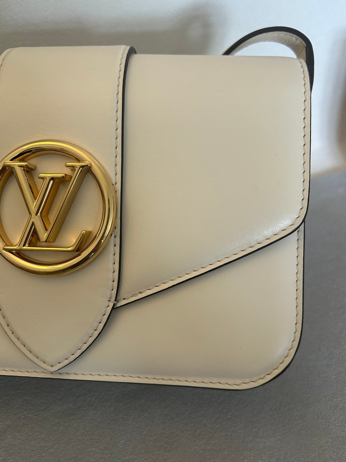 Louis Vuitton pont 9 white