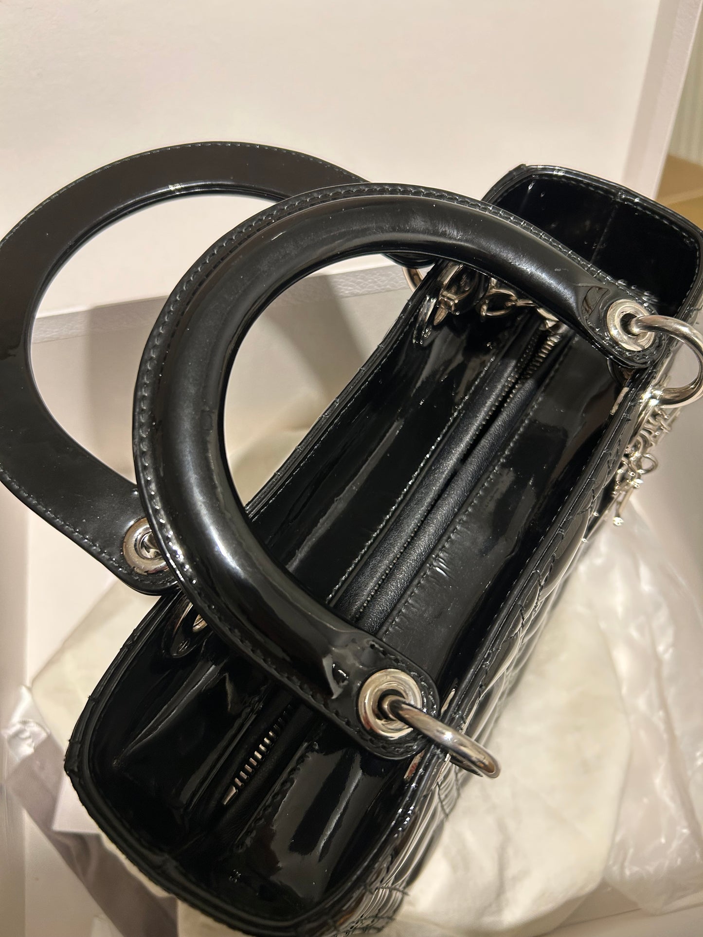 Christian Dior lady Dior medium in black patent leather