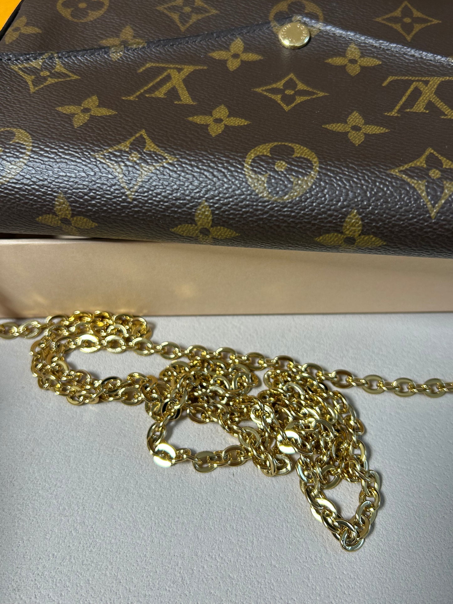 Louis Vuitton felicie pochette in monogram