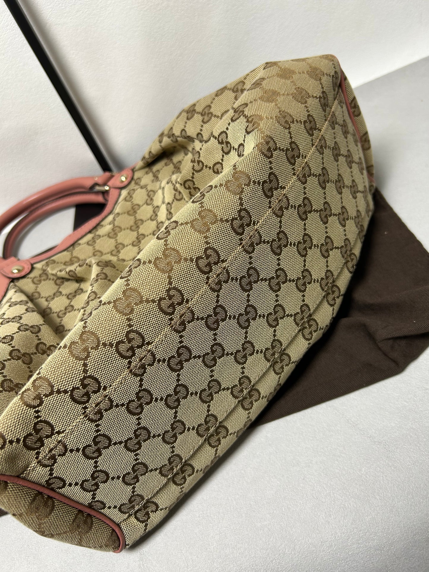 Gucci sukey tote bag in beige GG canvas with pink leather trim