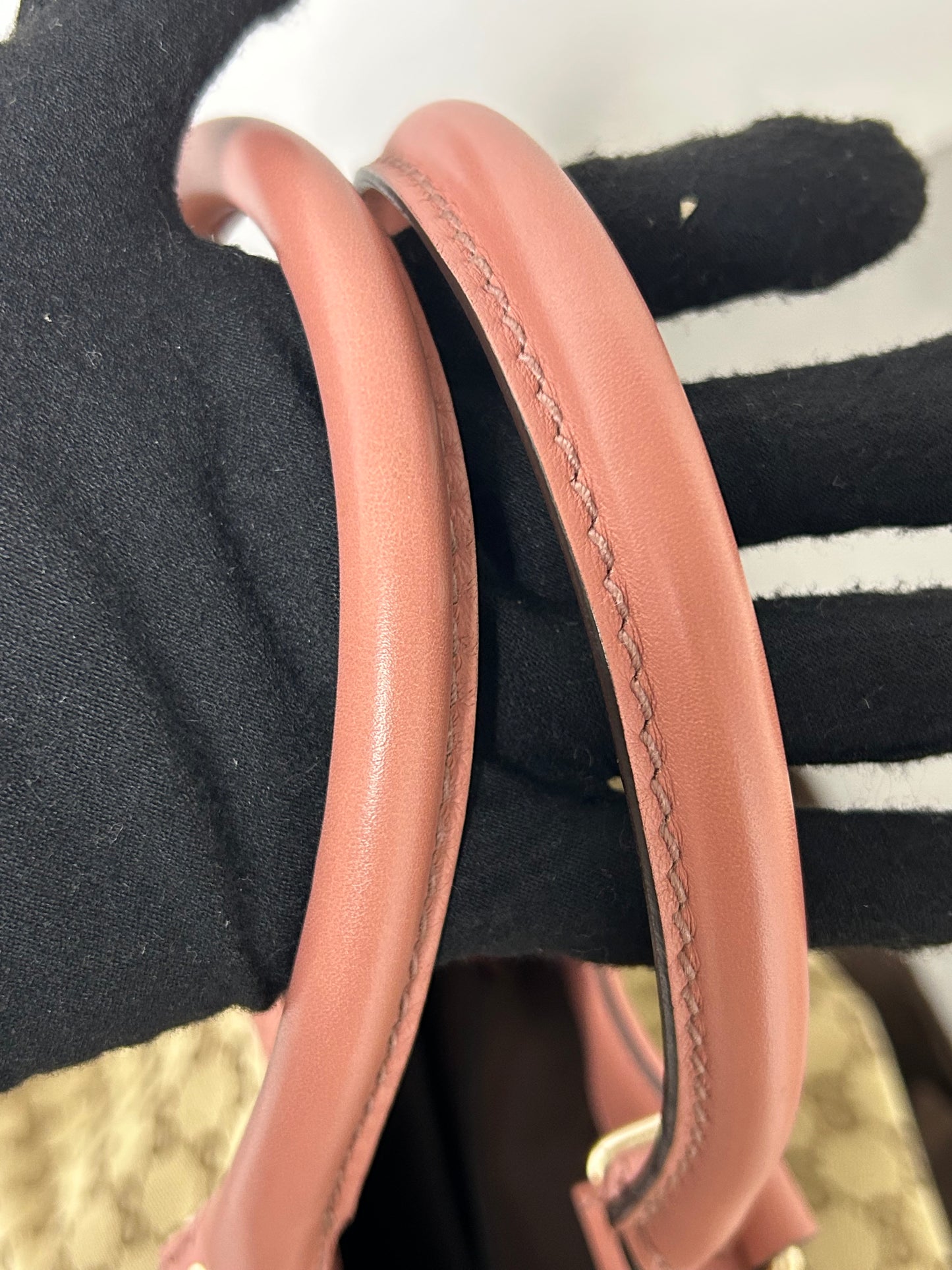 Gucci sukey tote bag in beige GG canvas with pink leather trim