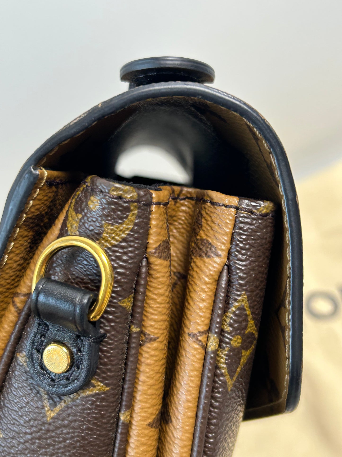 Louis Vuitton reverse monogram pochette Metis