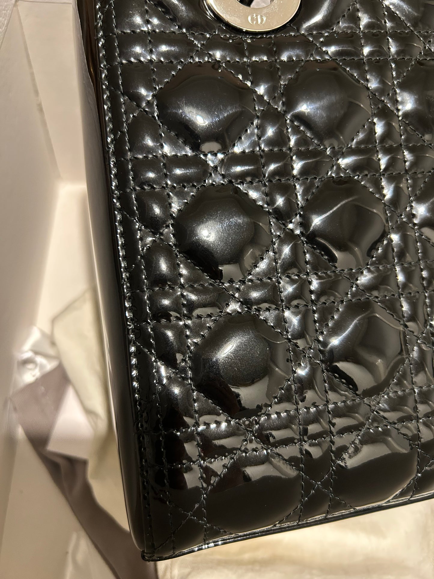Christian Dior lady Dior medium in black patent leather
