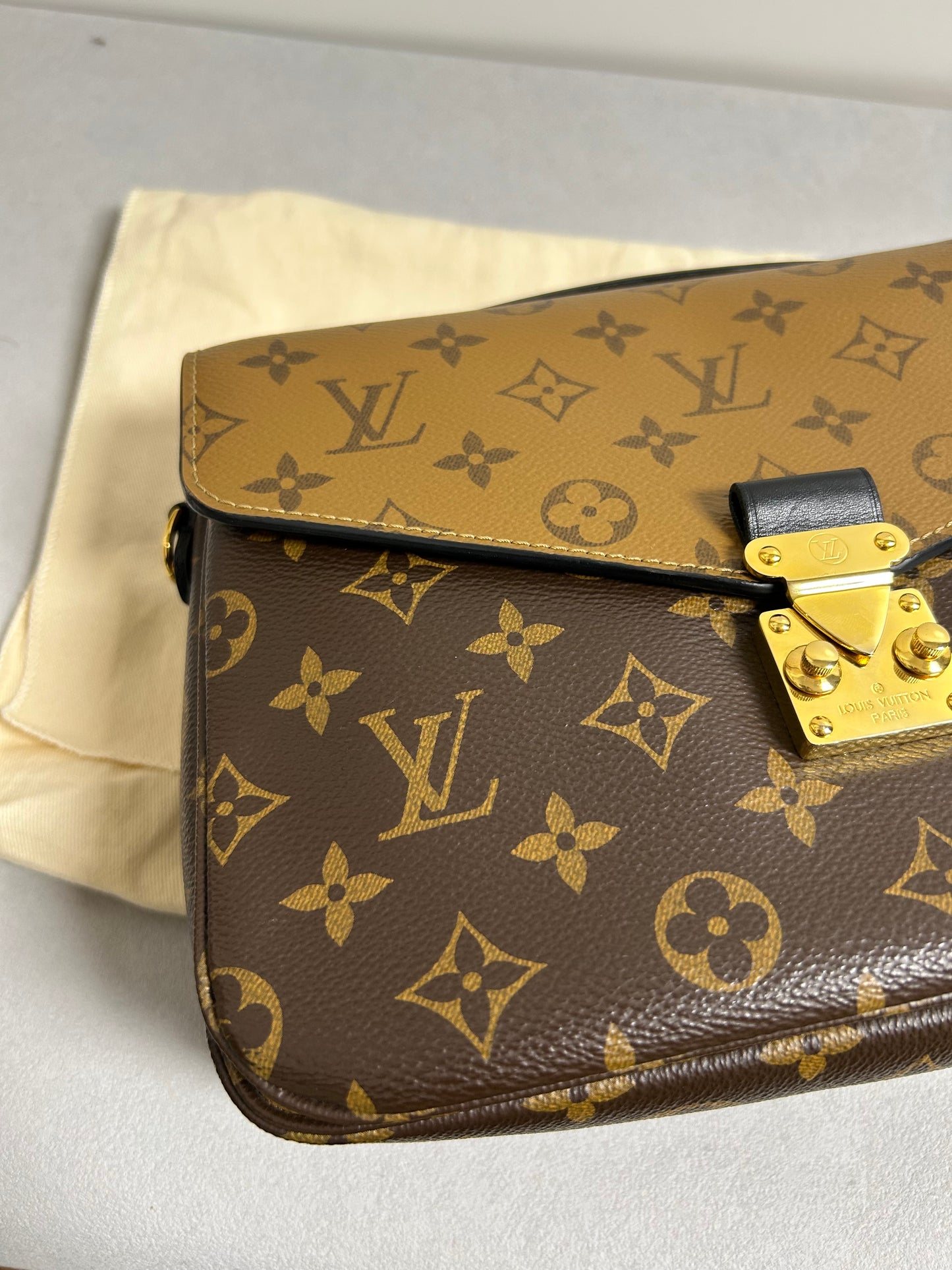 Louis Vuitton reverse pochette Metis