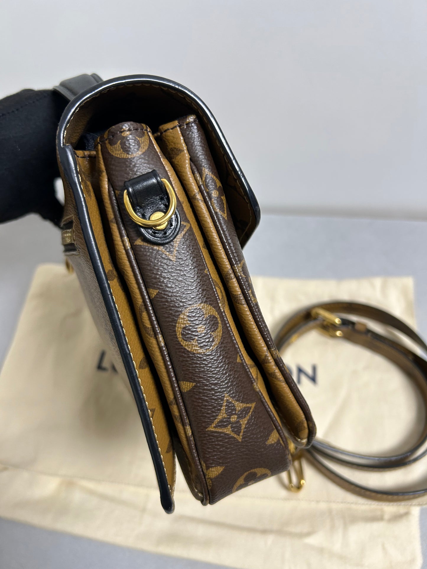 Louis Vuitton reverse pochette Metis