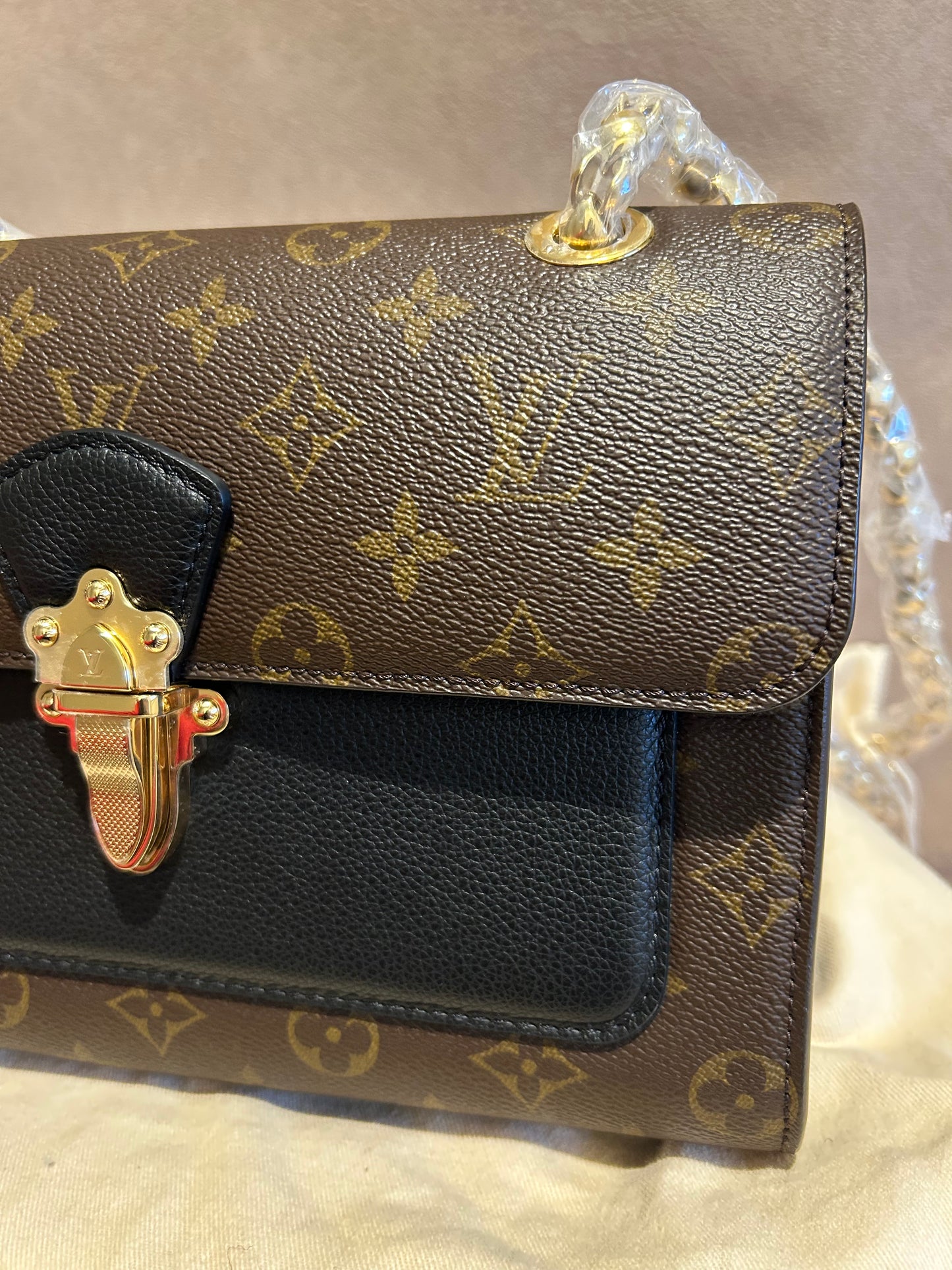 Louis Vuitton victoire in monogram and black leather