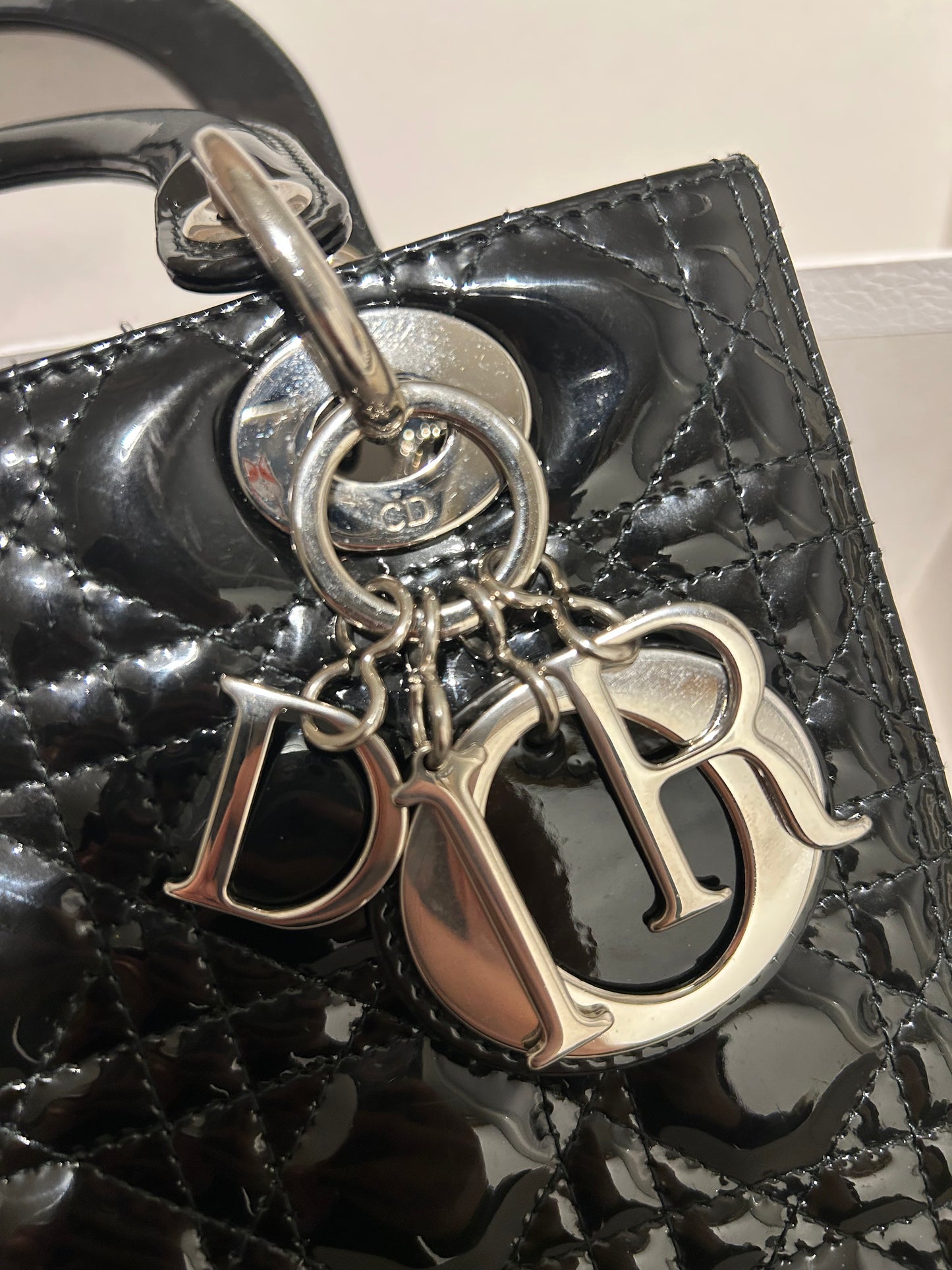 Christian Dior lady Dior medium in black patent leather
