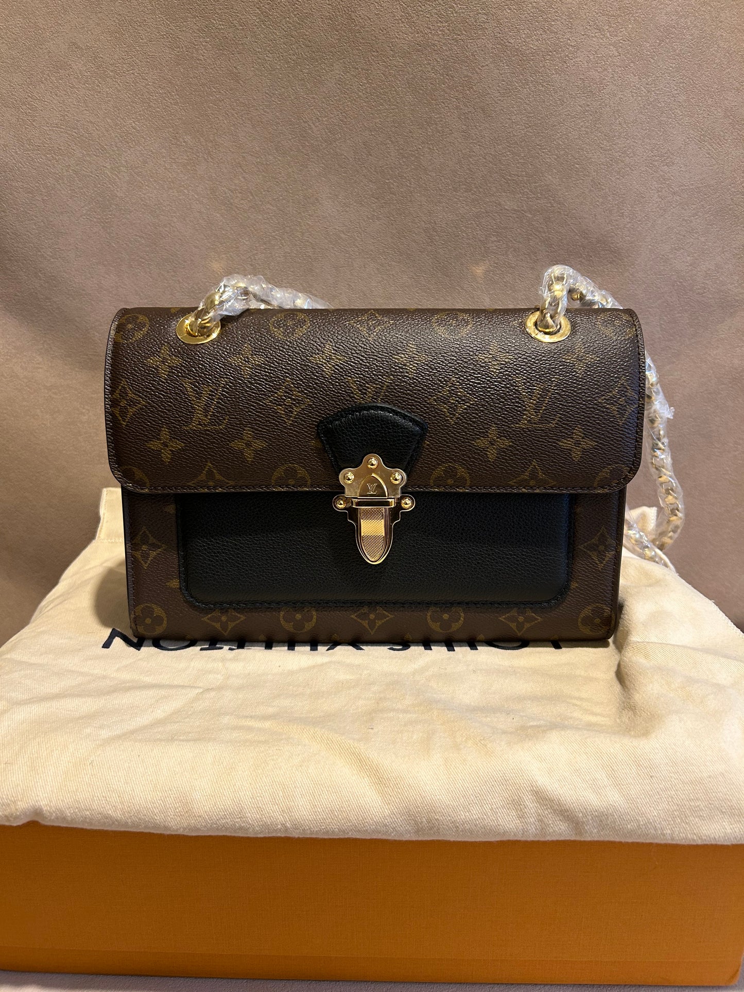 Louis Vuitton victoire in monogram and black leather