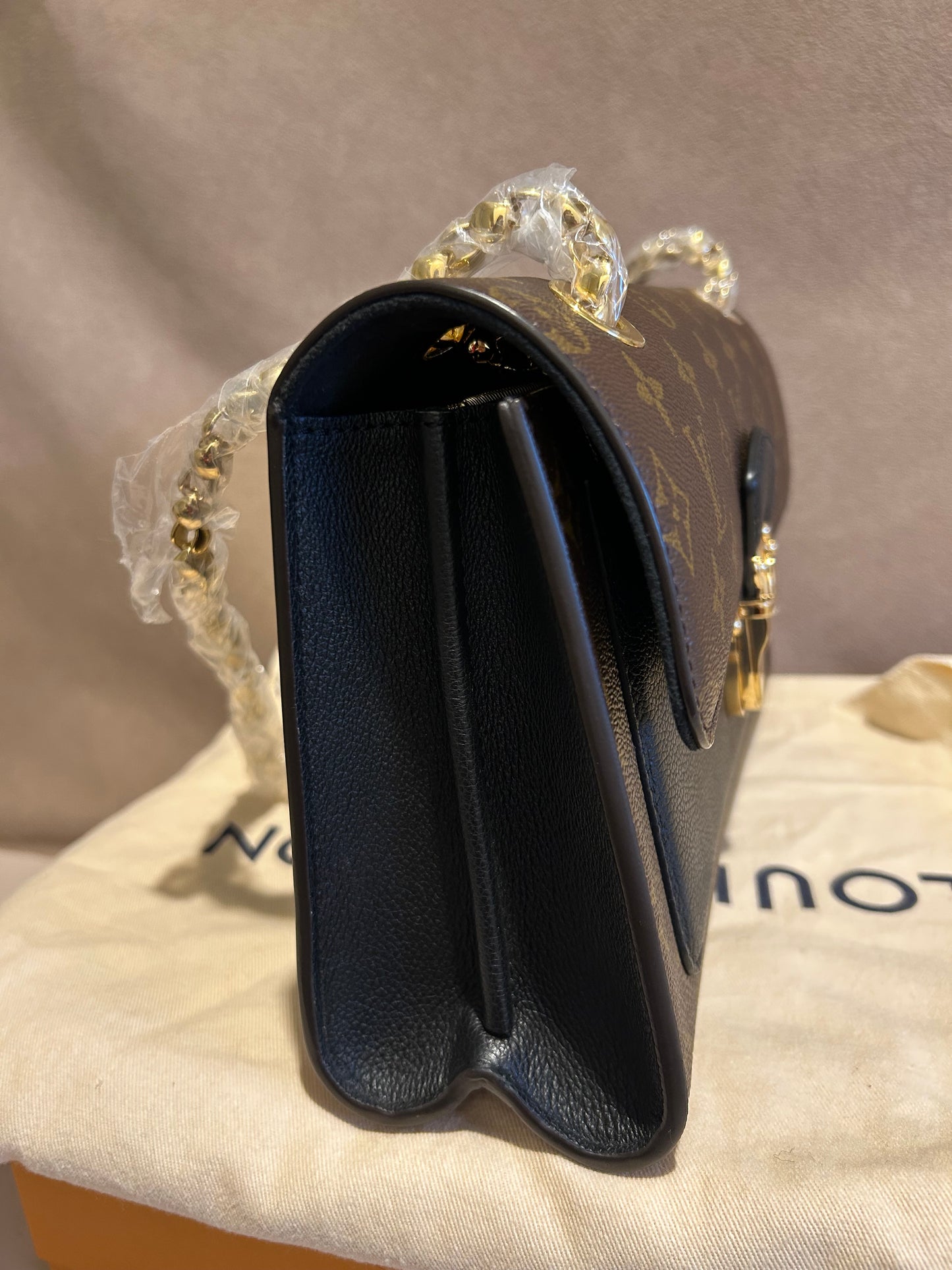 Louis Vuitton victoire in monogram and black leather