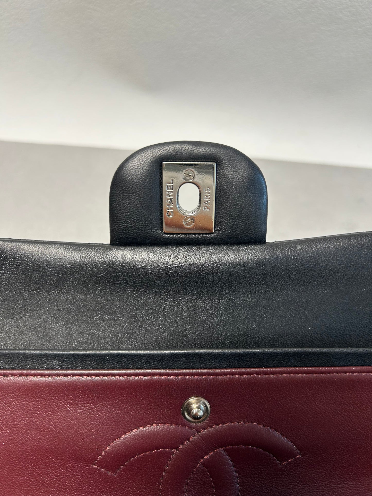 Chanel classic flap shoulder bag medium