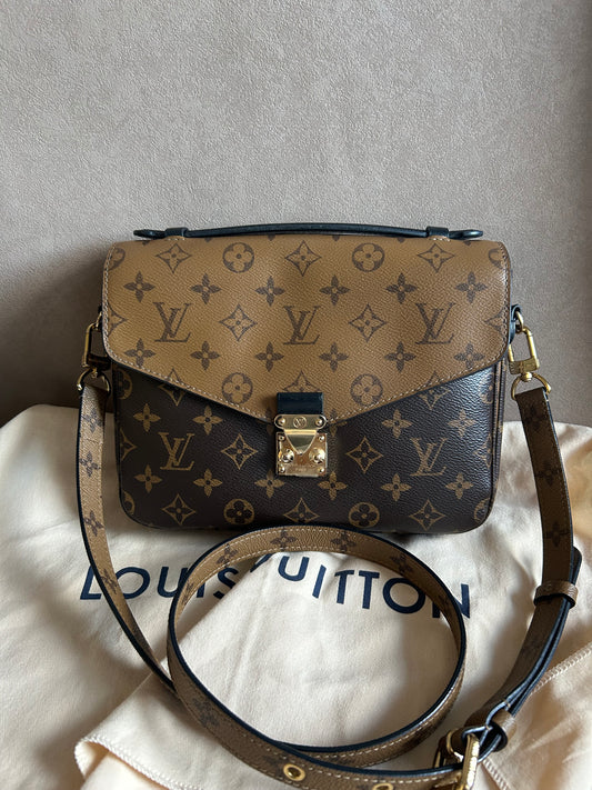 Louis Vuitton reverse pochette Metis