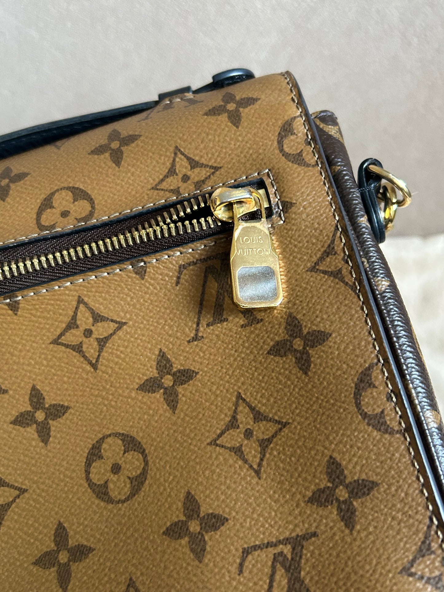 Louis Vuitton reverse pochette Metis