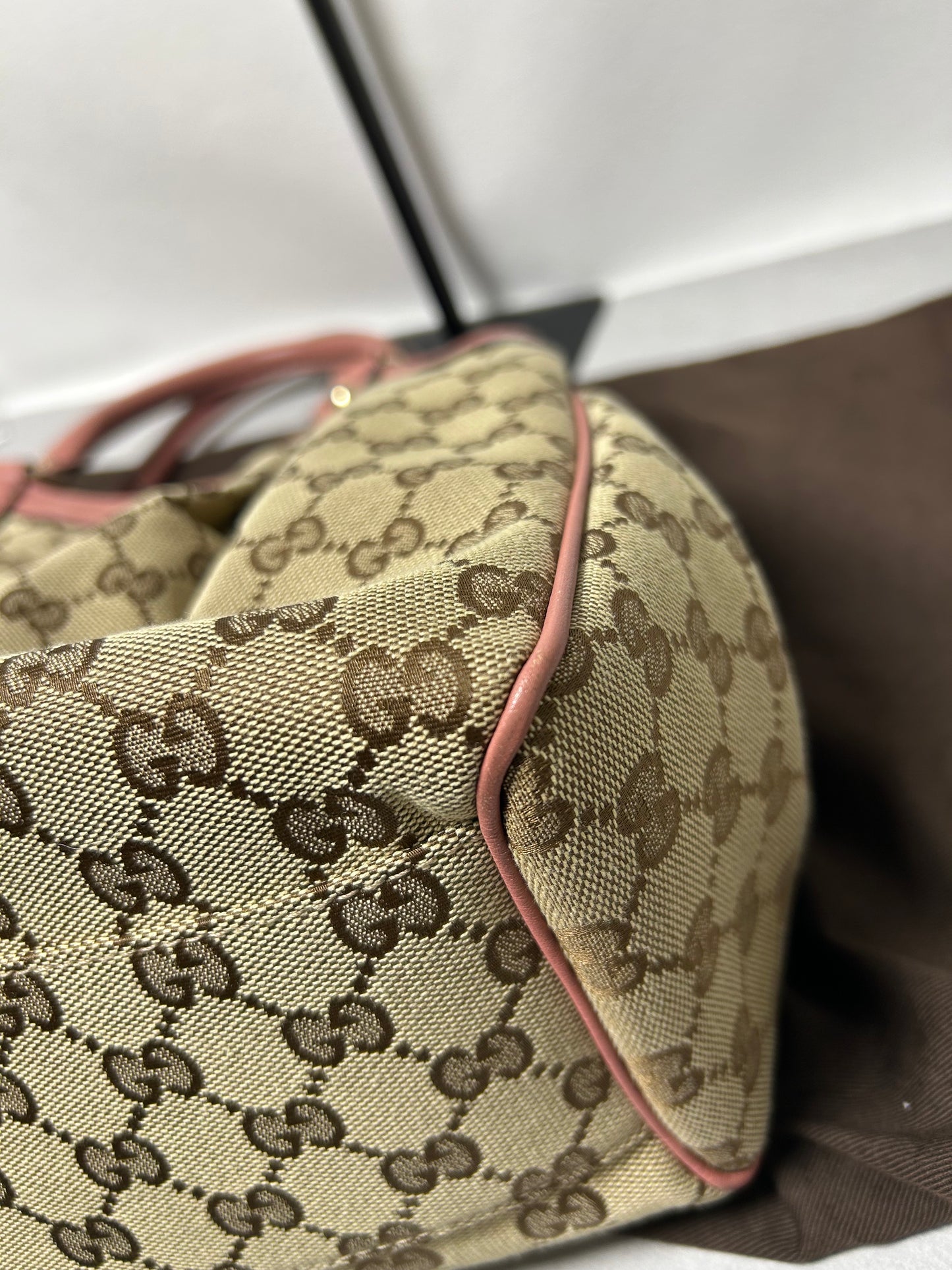 Gucci sukey tote bag in beige GG canvas with pink leather trim