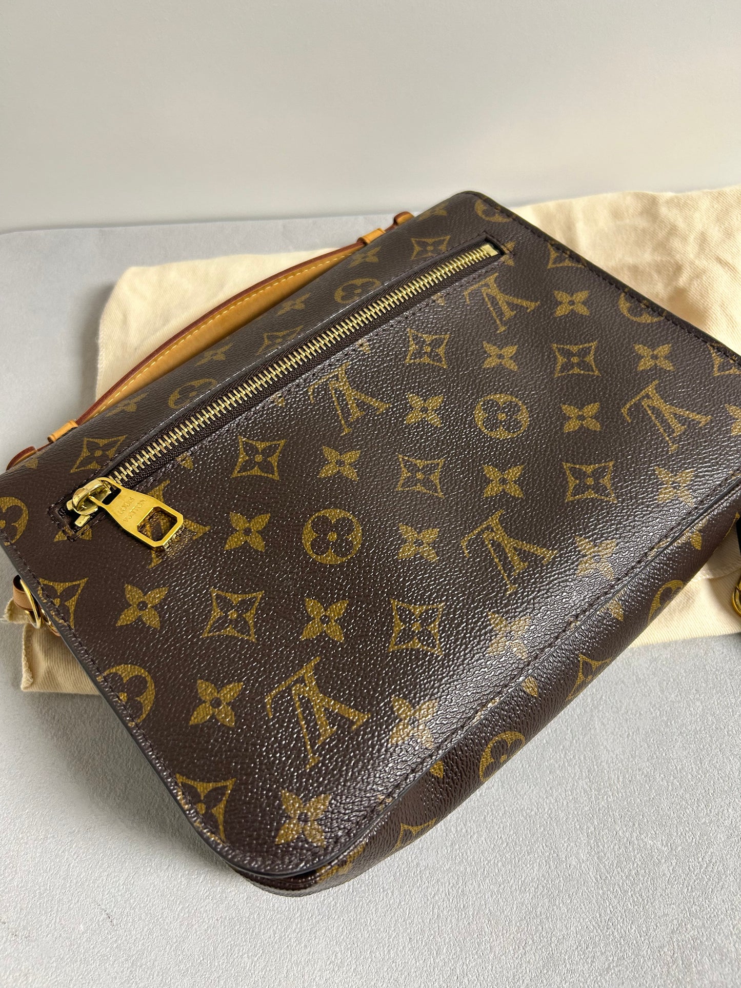 Louis Vuitton monogram pochette Metis