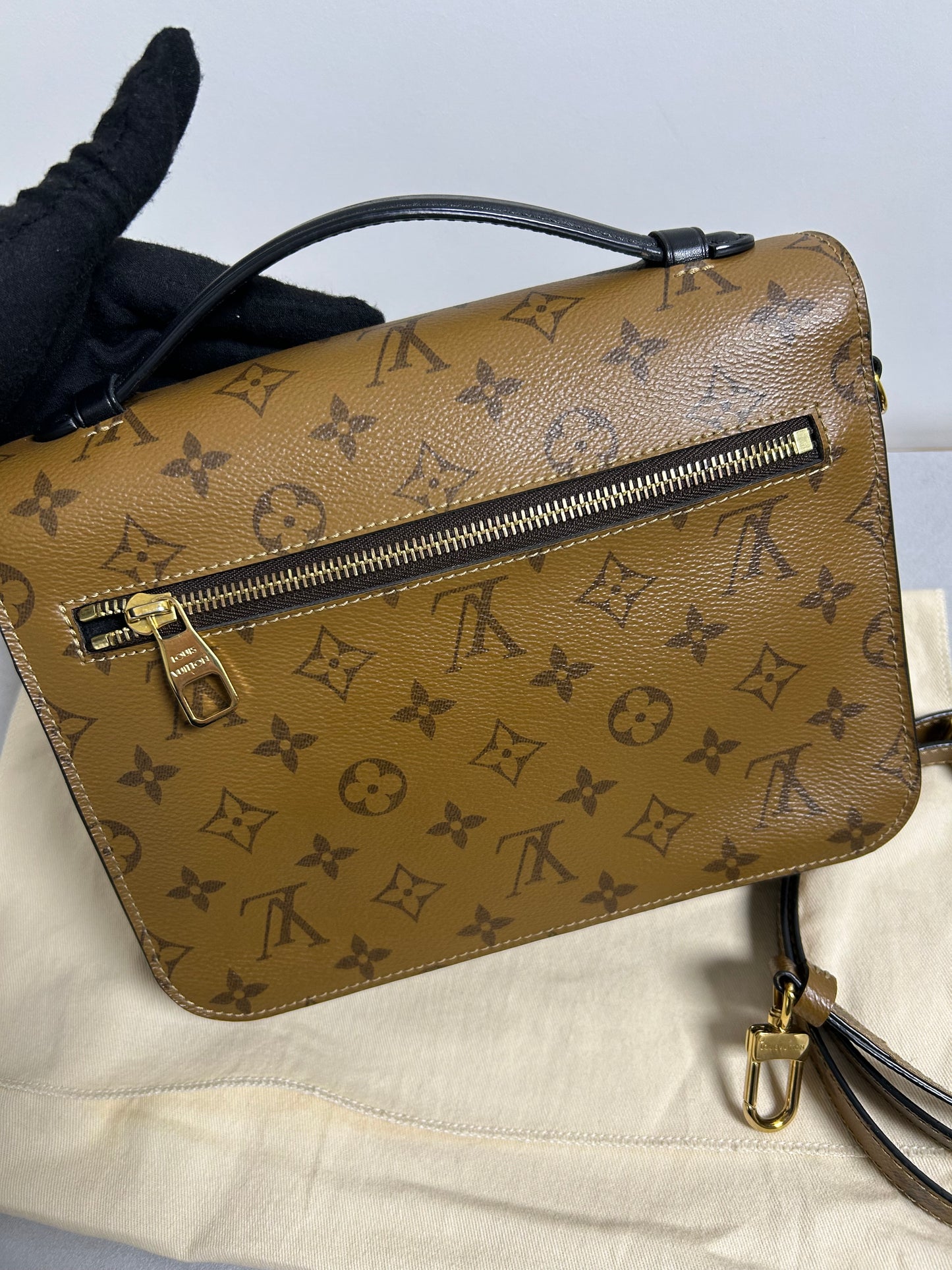 Louis Vuitton reverse pochette Metis