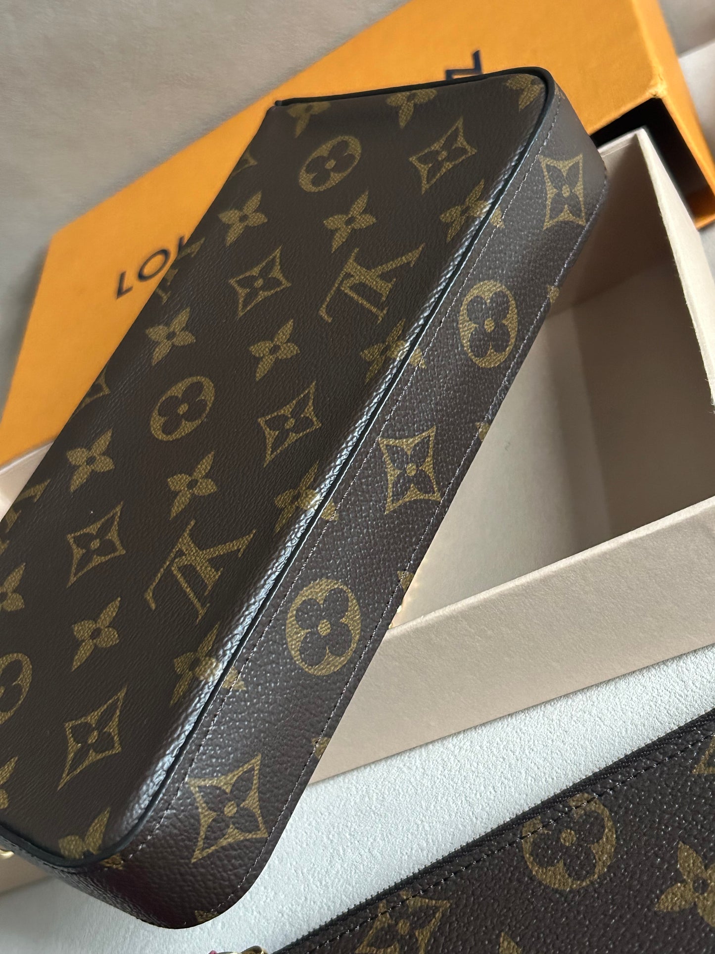 Louis Vuitton felicie pochette in monogram