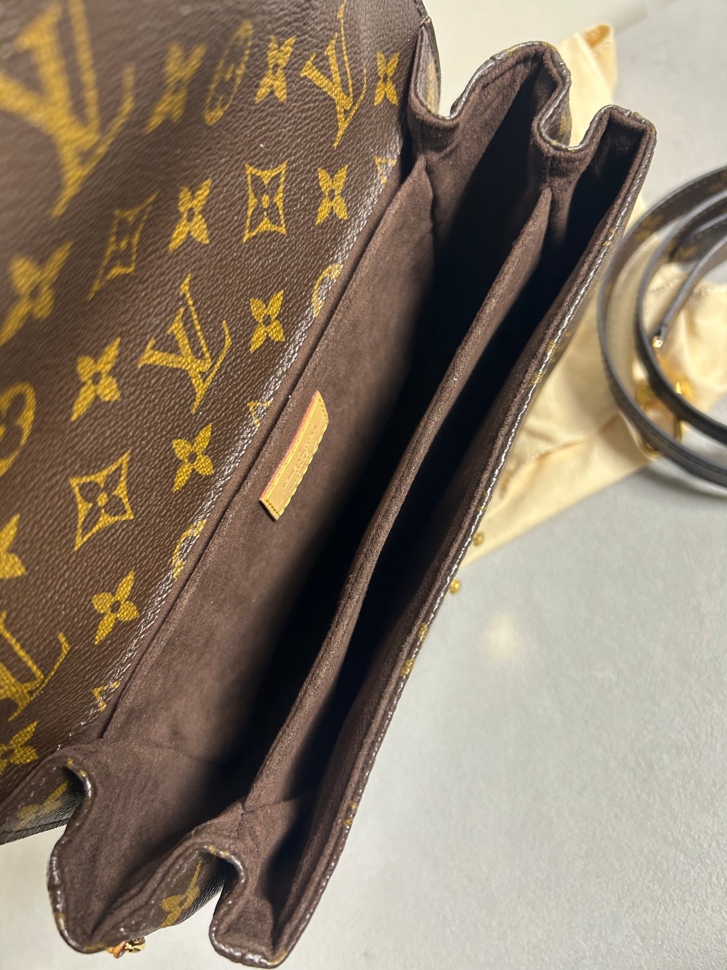 Louis Vuitton monogram pochette Metis