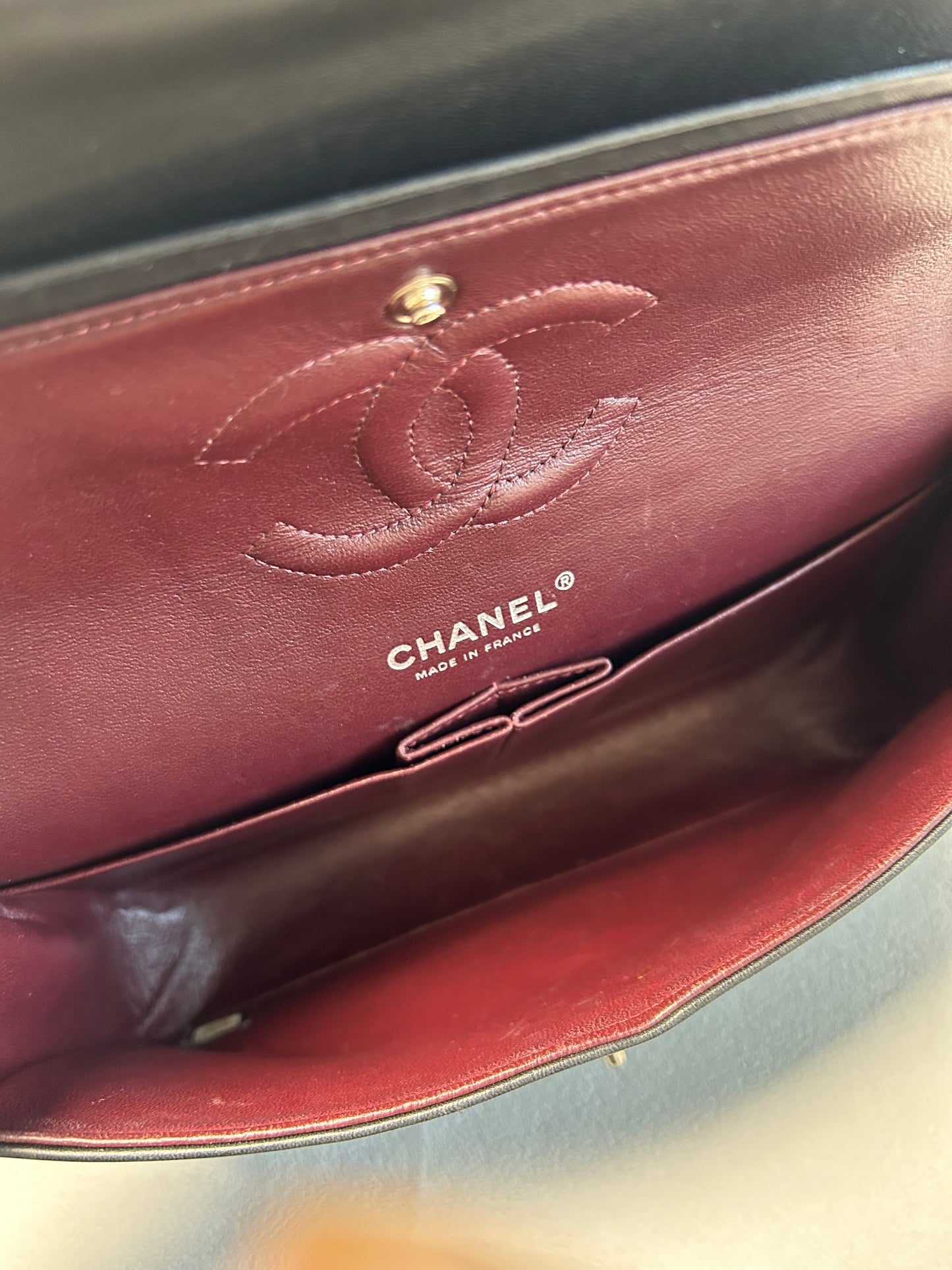 Chanel classic flap shoulder bag medium