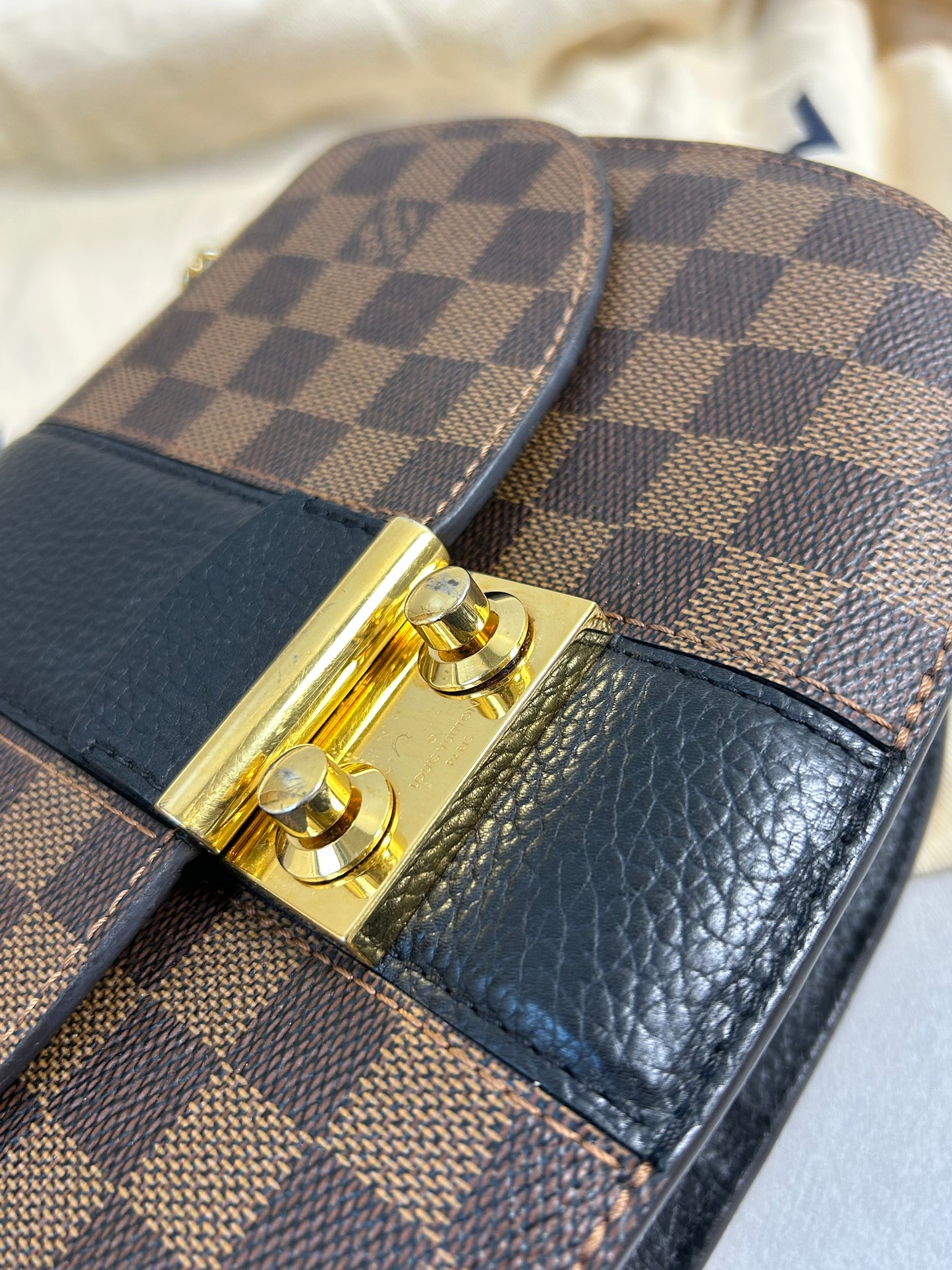 Louis Vuitton Wight shoulder bag in Damier Ebene canvas