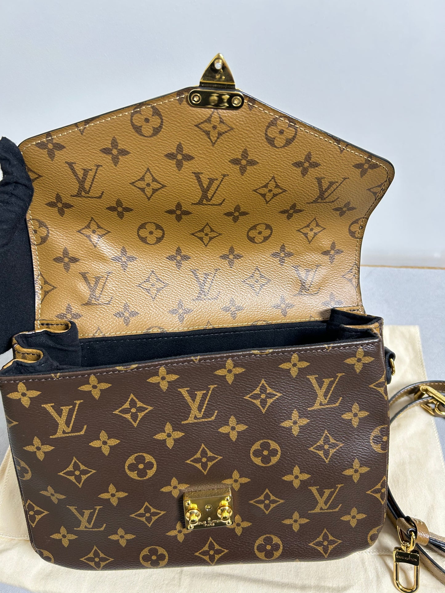 Louis Vuitton reverse pochette Metis