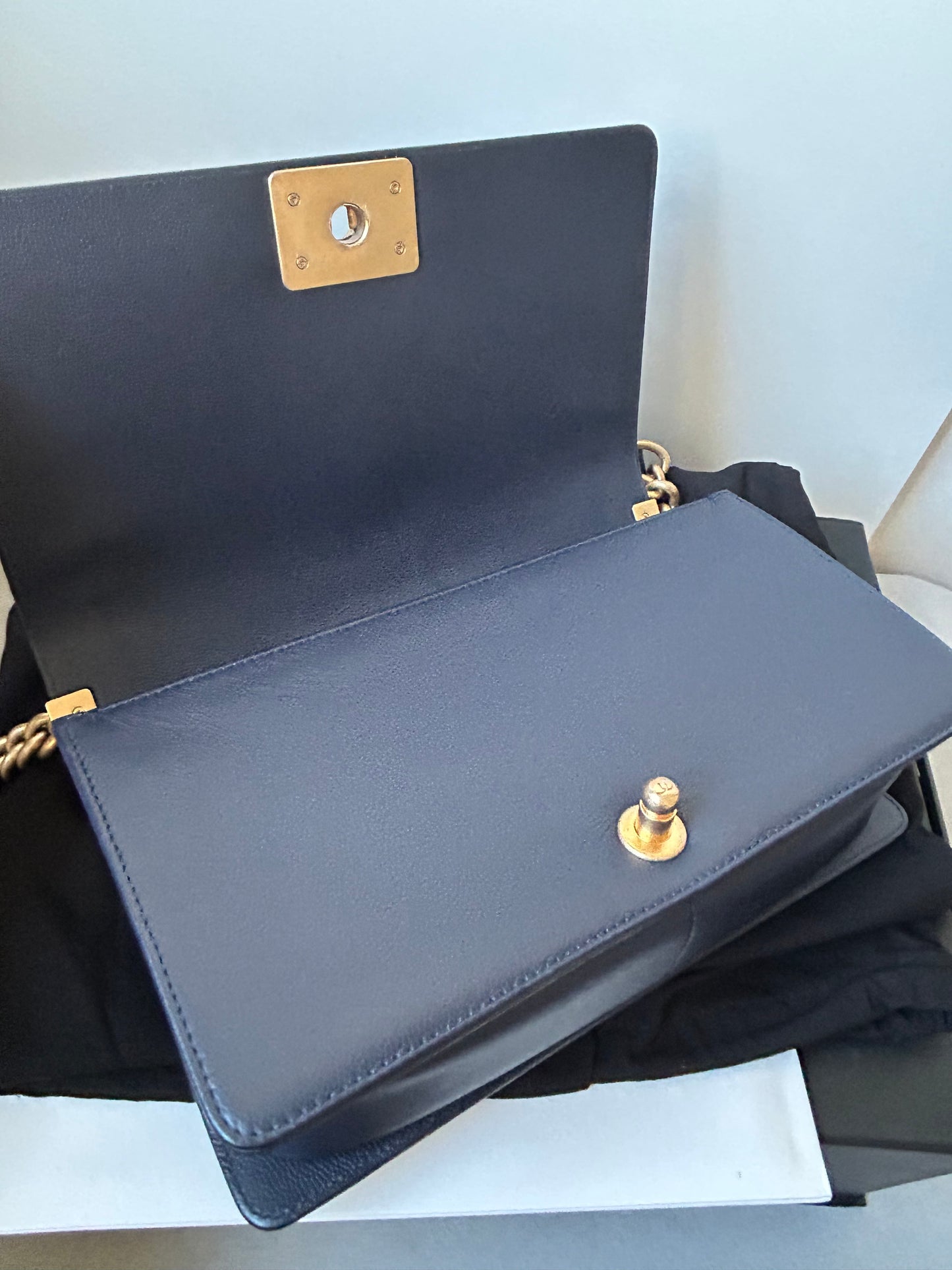 Chanel le boy blue medium in caviar leather