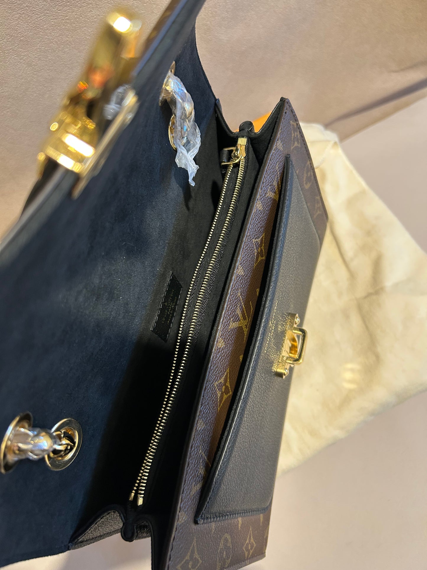 Louis Vuitton victoire in monogram and black leather