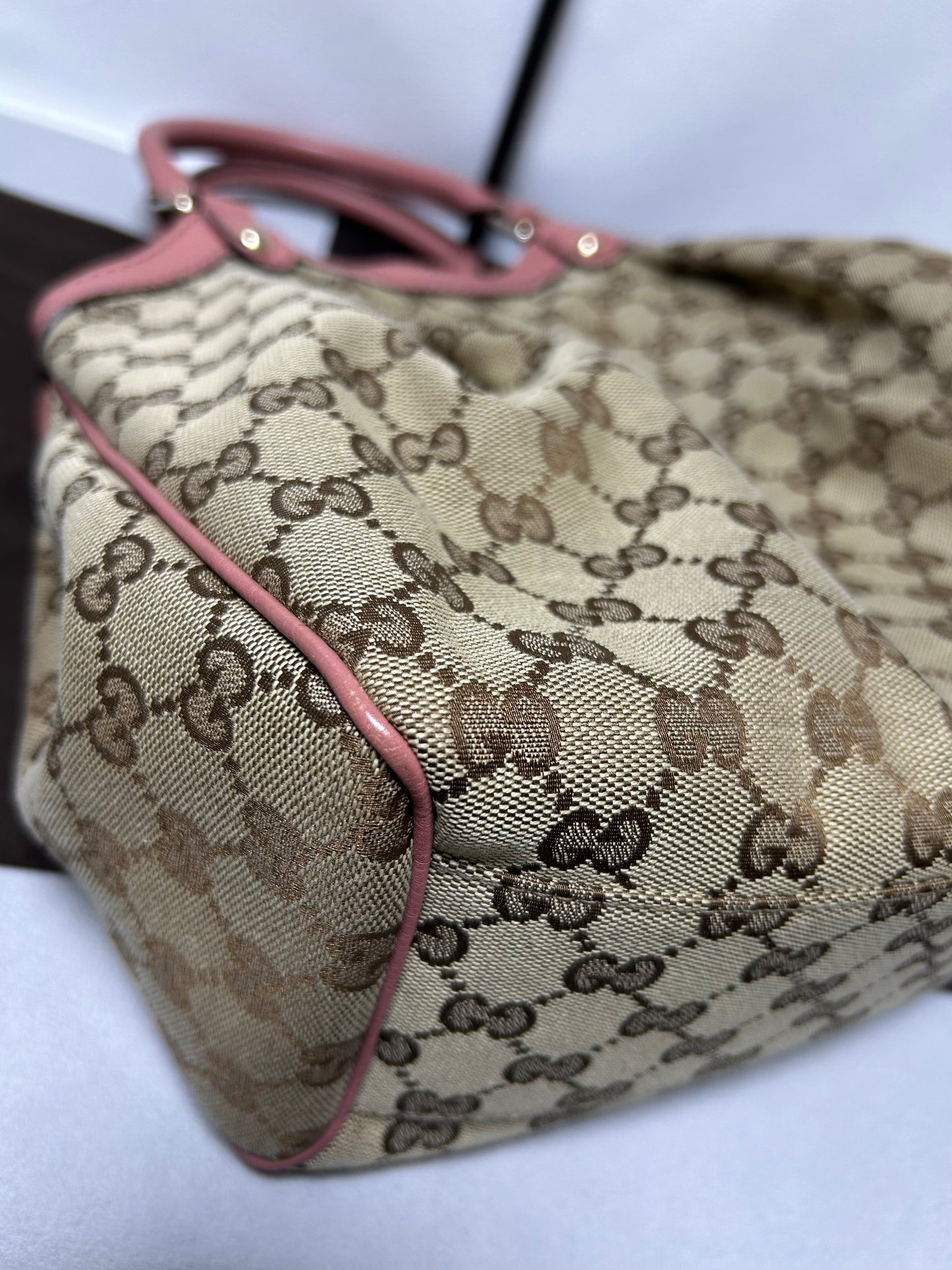 Gucci sukey tote bag in beige GG canvas with pink leather trim