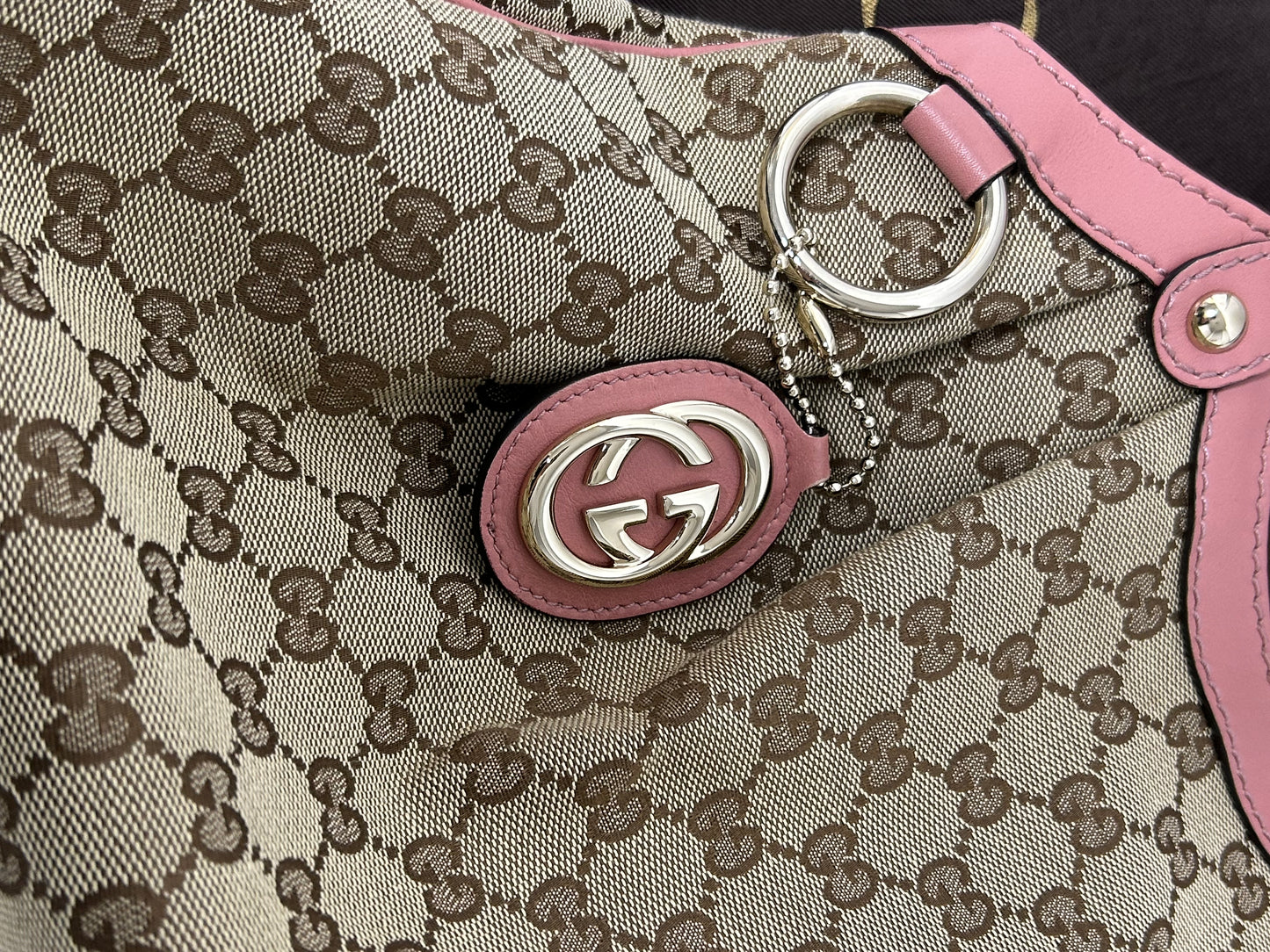 Gucci sukey tote bag in beige GG canvas with pink leather trim