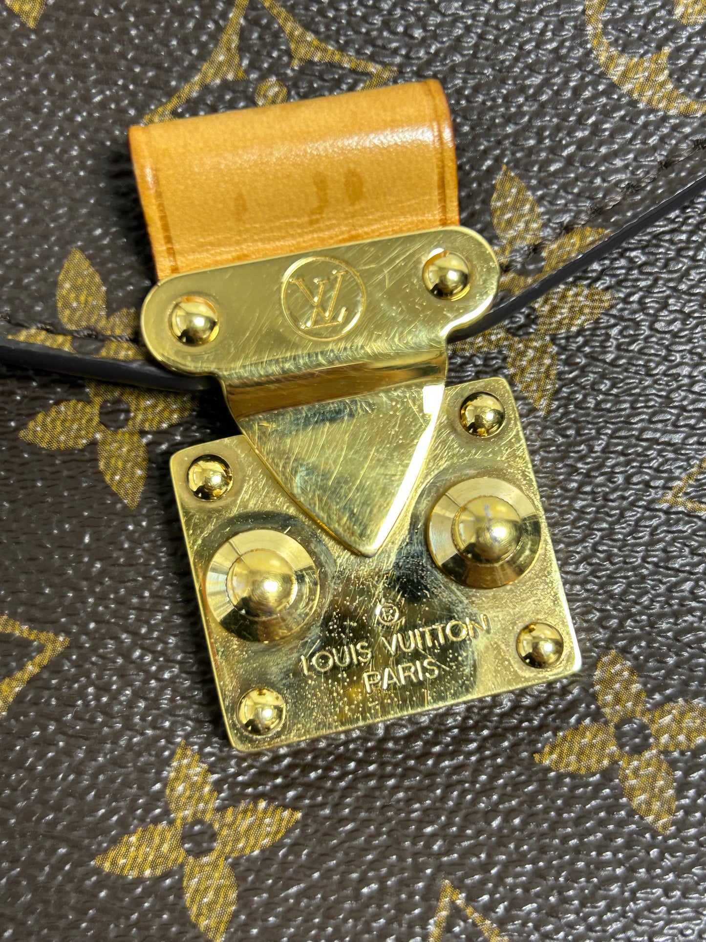 Louis Vuitton pochette Metis in monogram