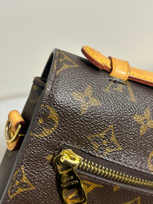 Louis Vuitton monogram pochette Metis